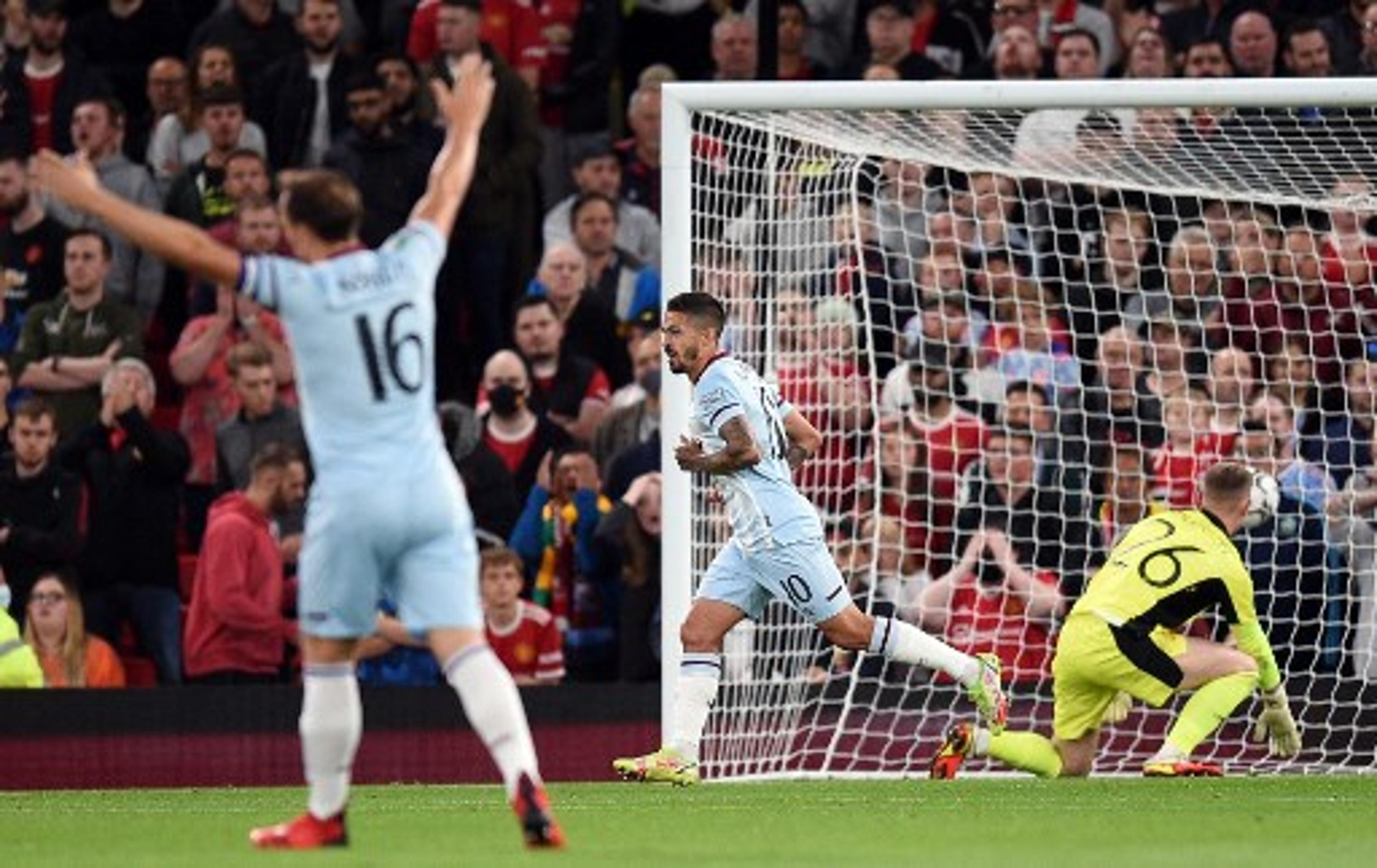 West Ham vence com gol de Lanzini e elimina o Manchester United da Copa da Liga Inglesa