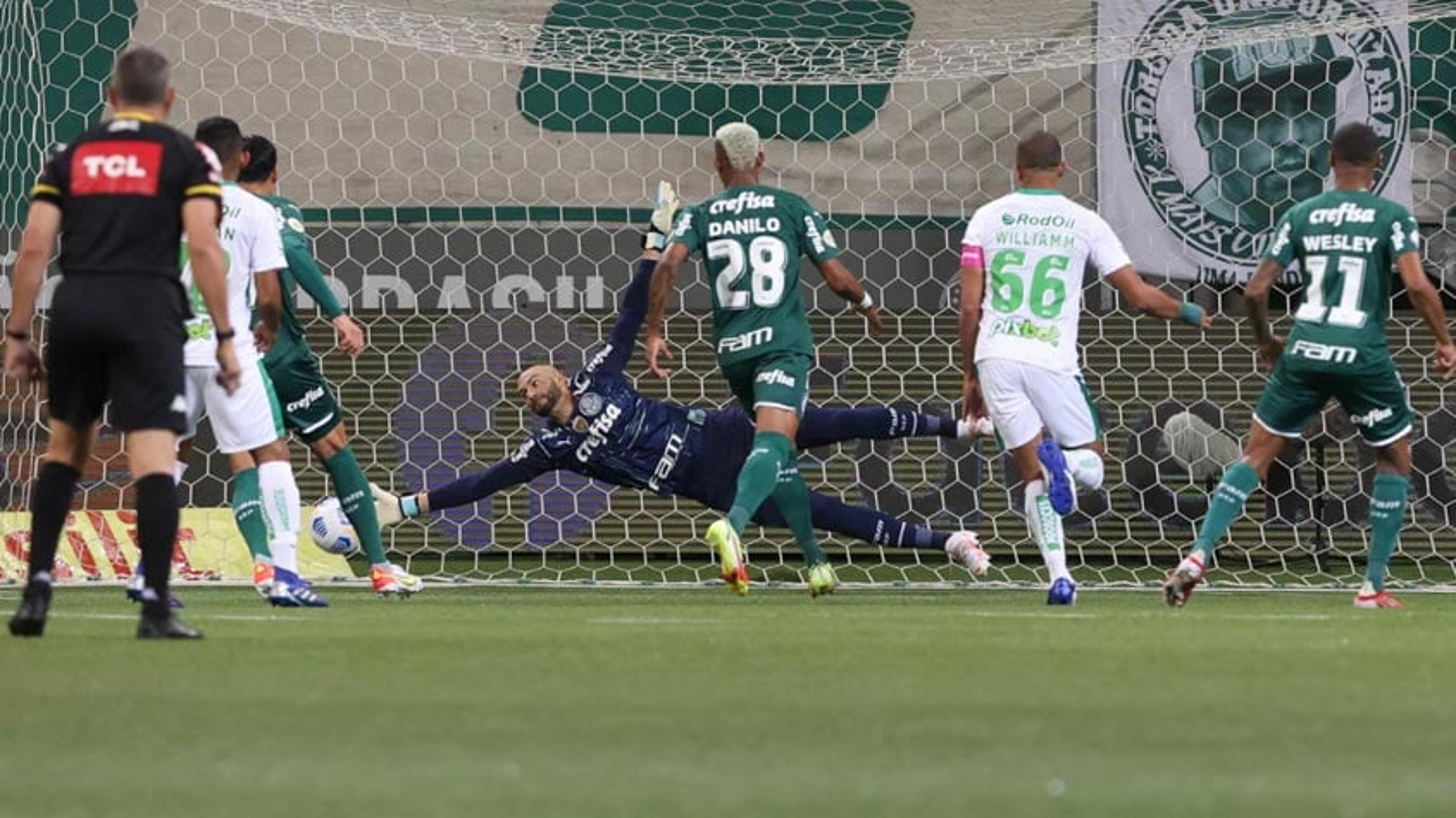 Marquinhos Santos comemora o bom resultado diante do Palmeiras