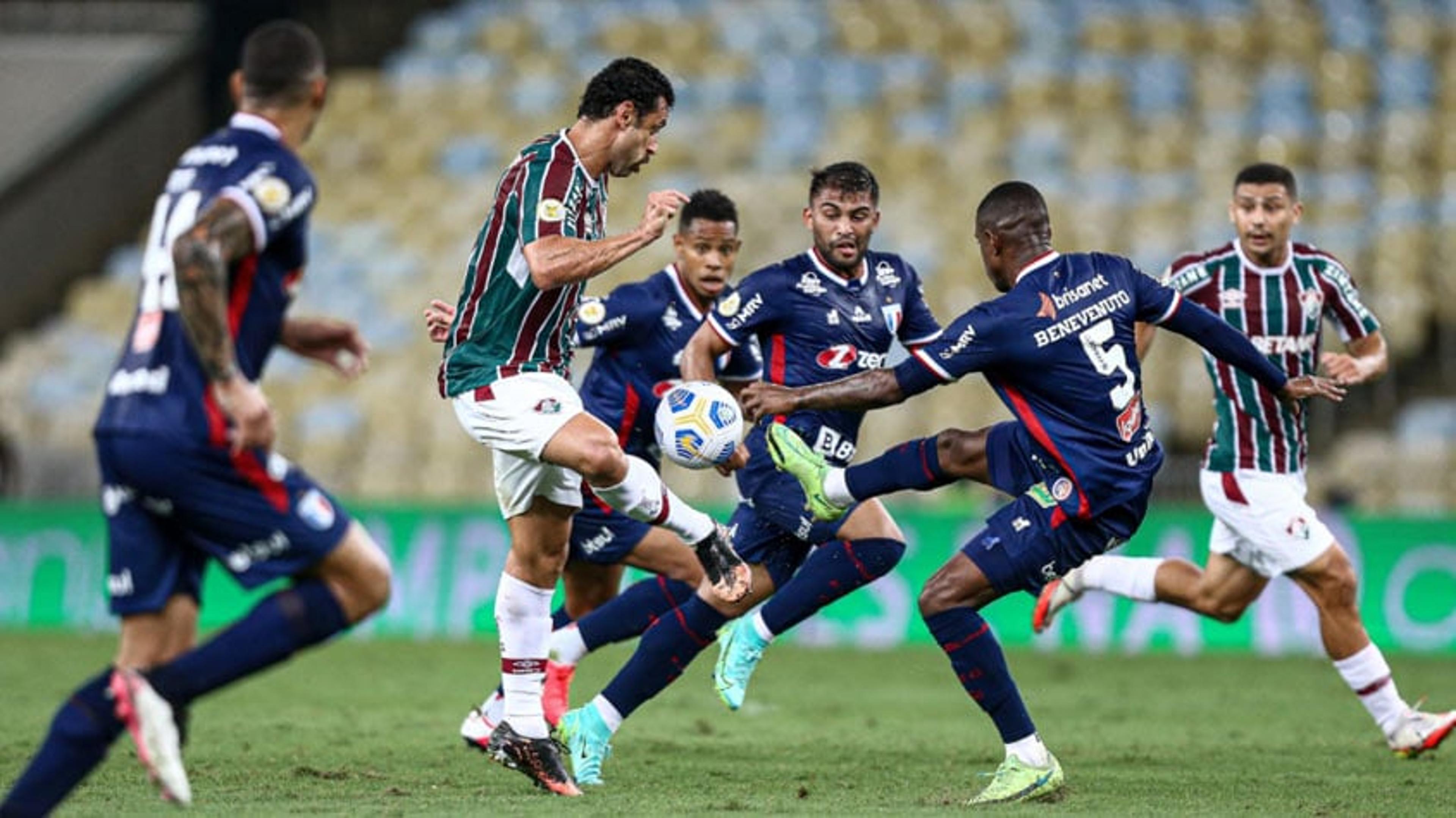 No reencontro com a torcida, Fluminense perde para o Fortaleza no Maracanã pelo Brasileirão