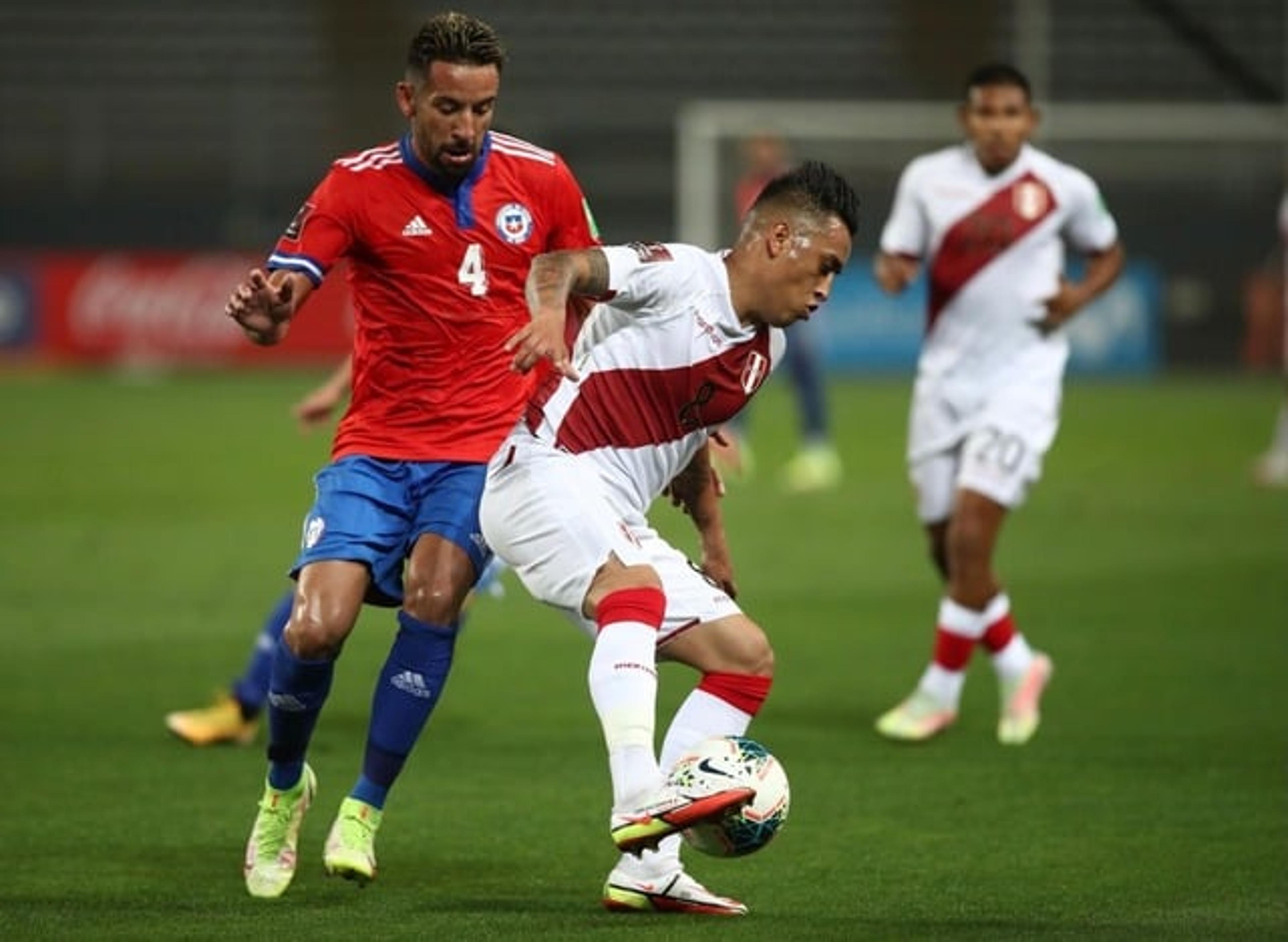 Eliminatórias Sul-Americanas: Cueva marca, Peru bate o Chile e ainda sonha com vaga na Copa do Mundo