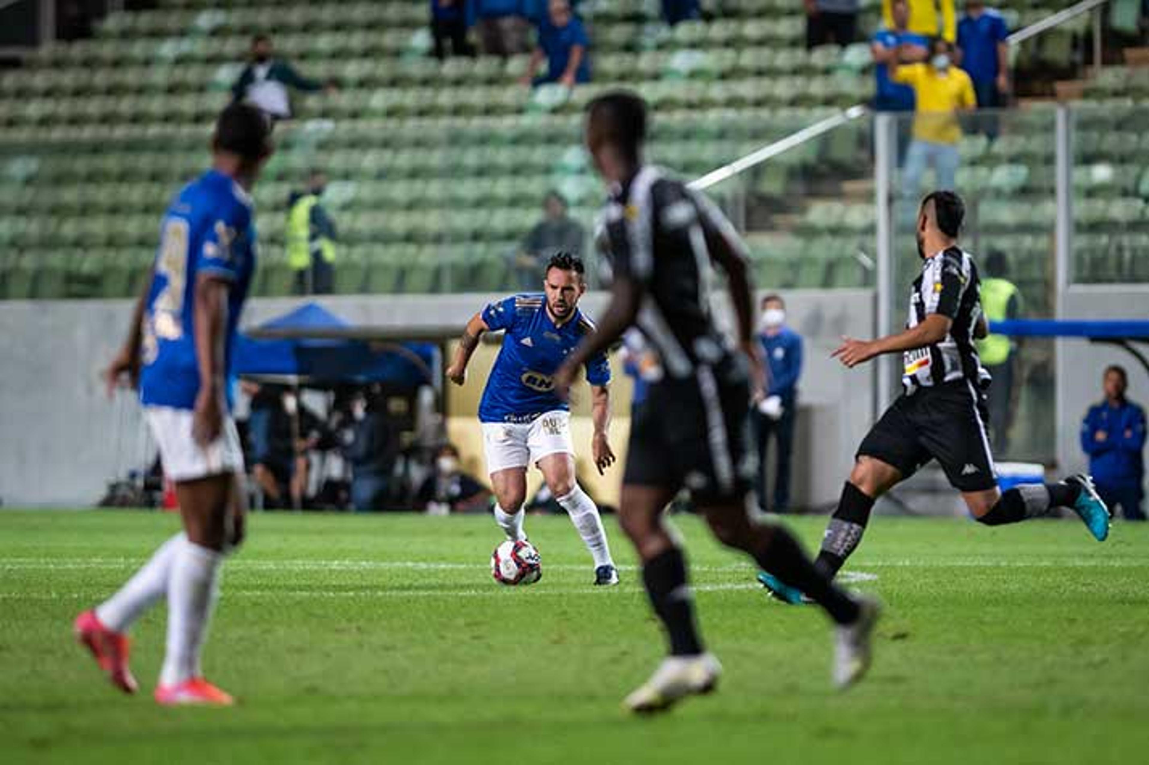 VÍDEO: Veja os melhores momentos do empate entre Cruzeiro e Botafogo pela Série B do Brasileirão