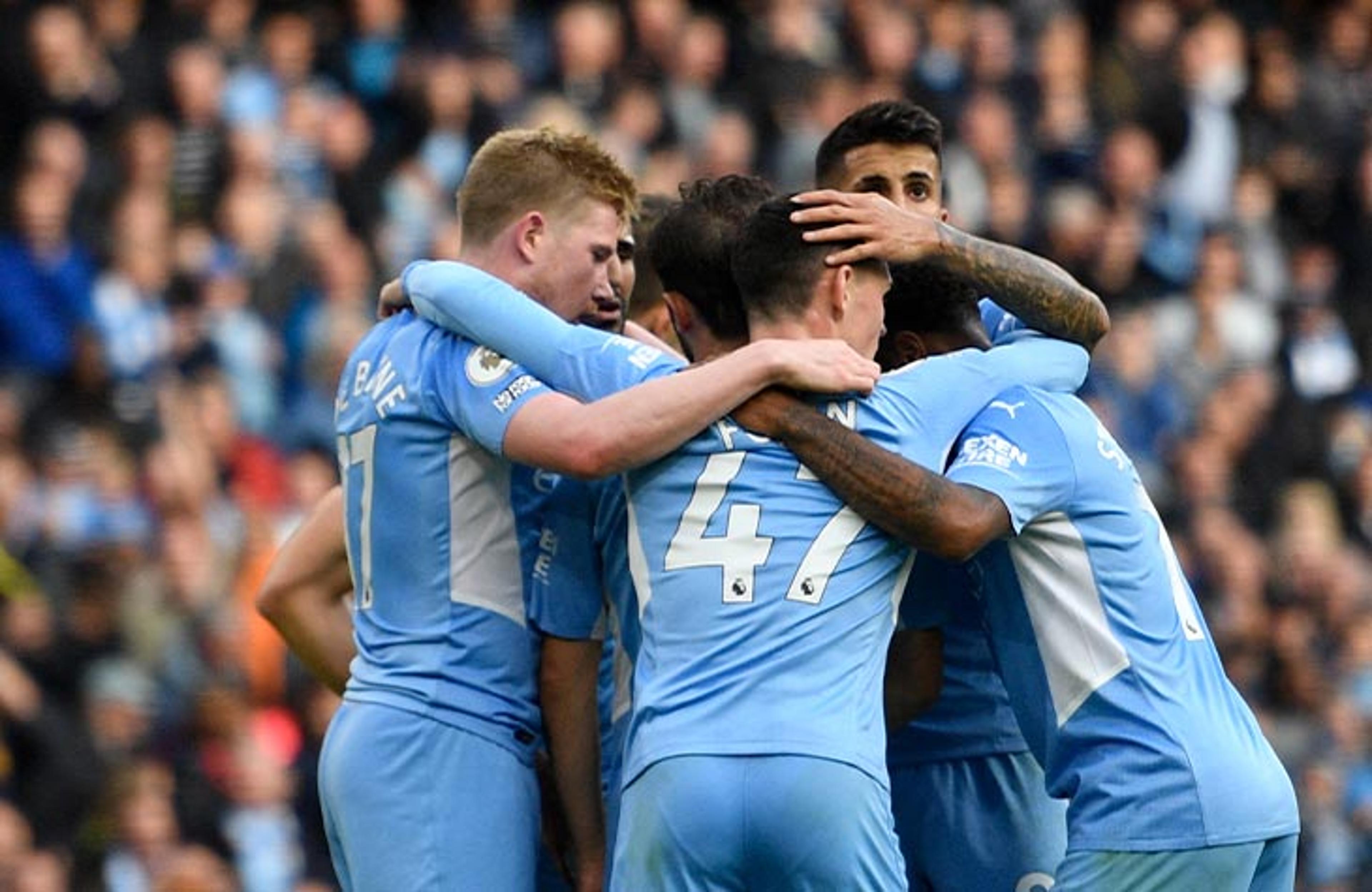 Em casa, Manchester City bate o Burnley em jogo tranquilo pela Premier League