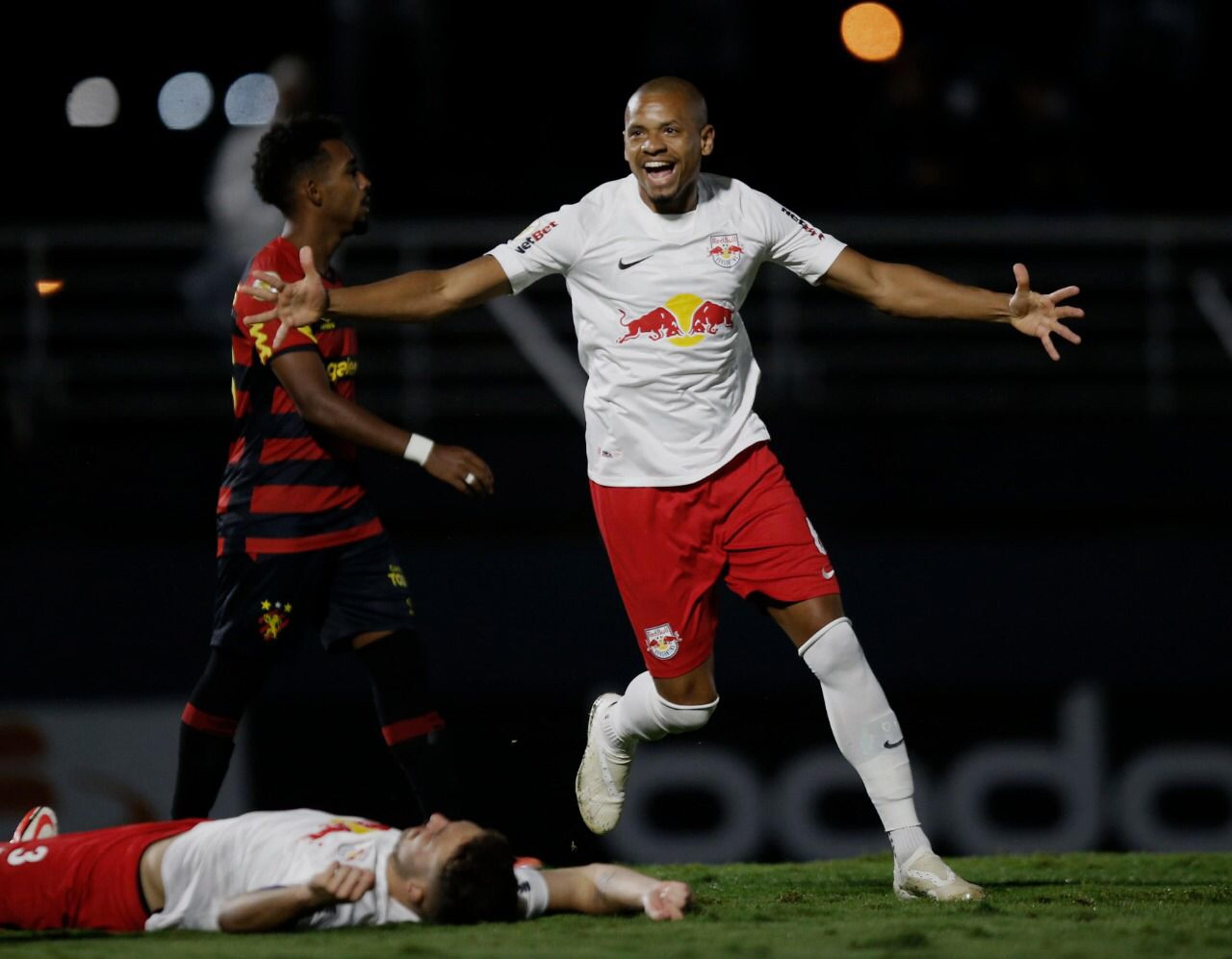 RB Bragantino vence Sport e sobe para terceiro lugar no Brasileirão