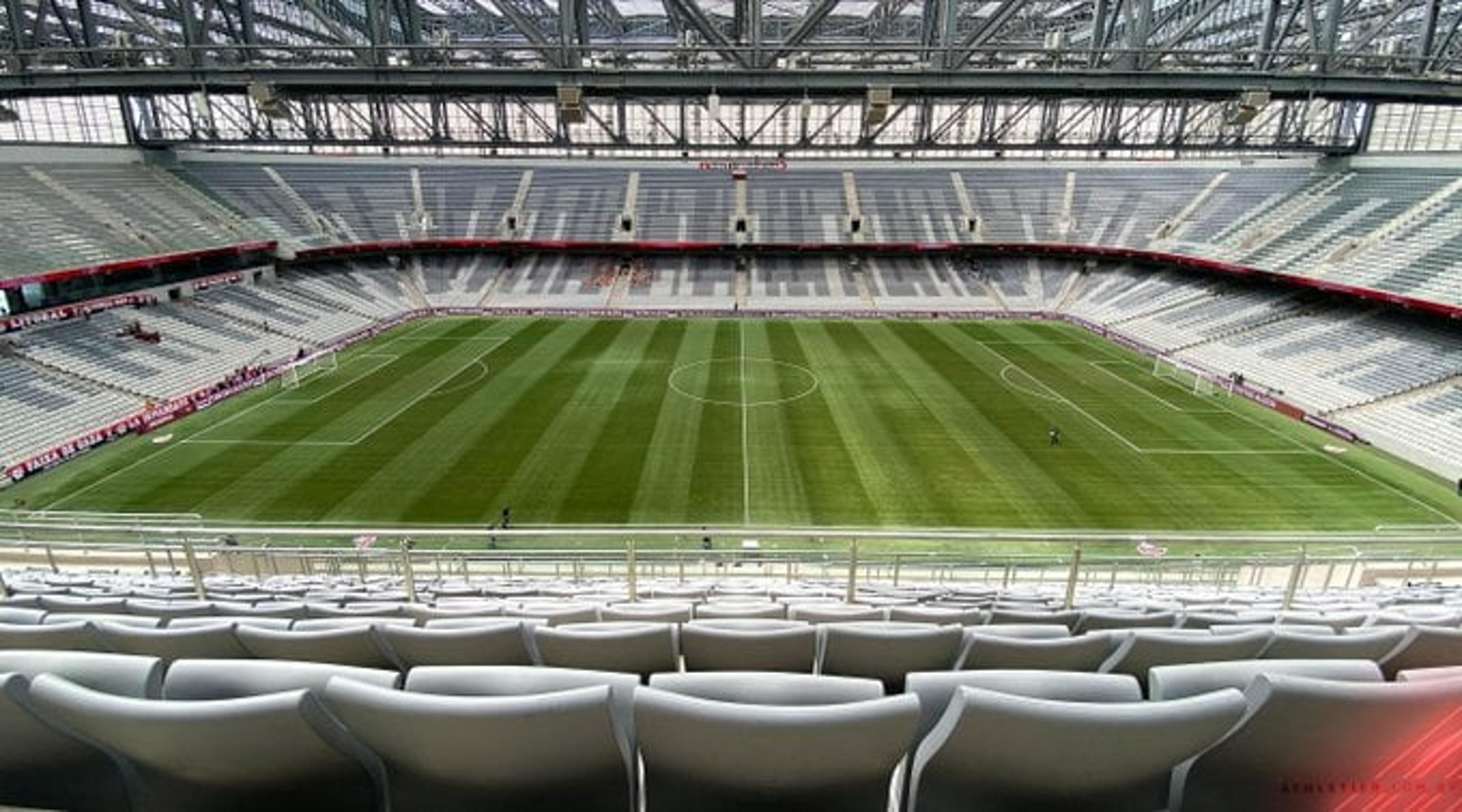 Alberto Valentim ganhou a primeira como técnico do Athletico na Arena da Baixada