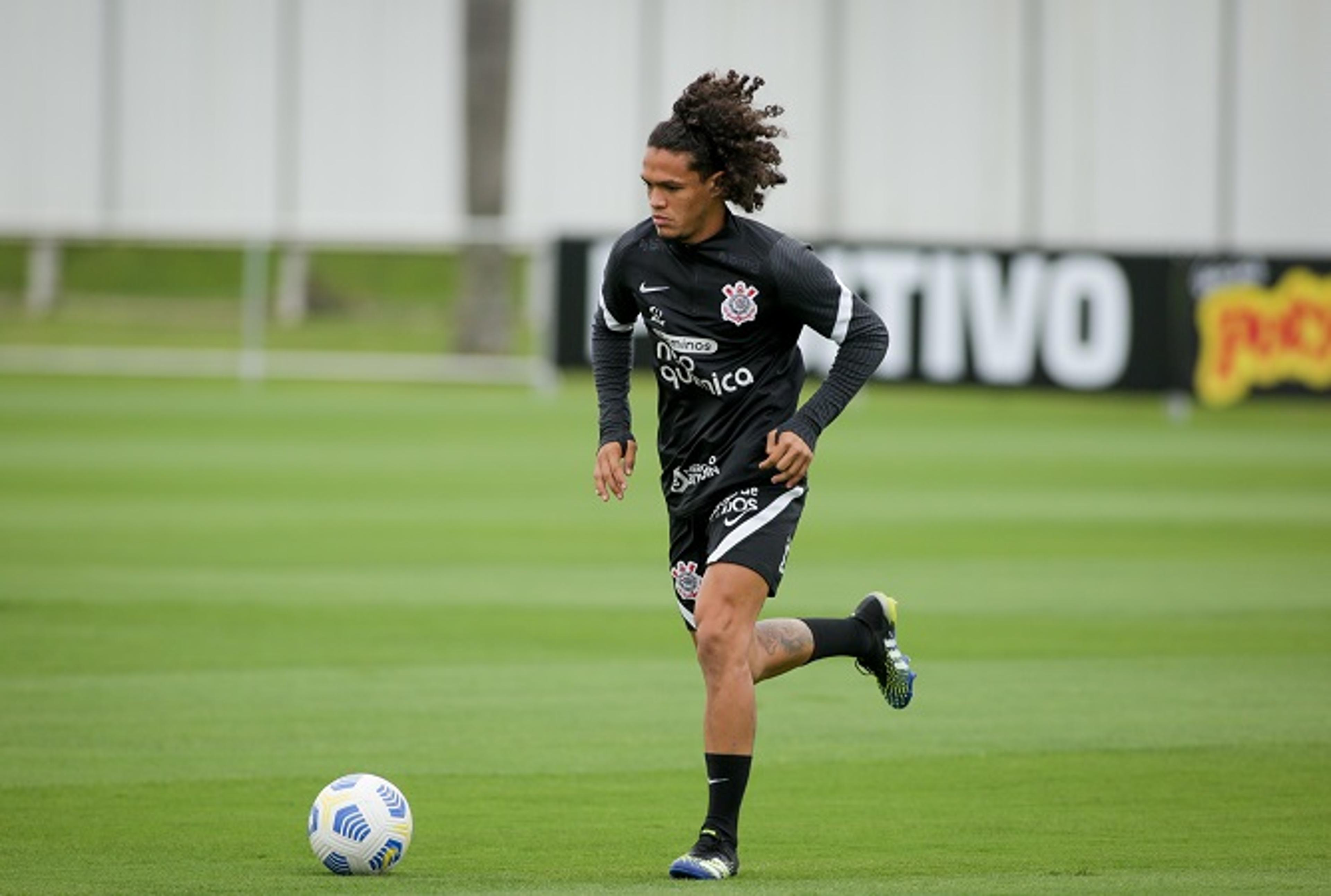 Corinthians confirma empréstimo de Reginaldo e negociação de dois jogadores ao Cuiabá