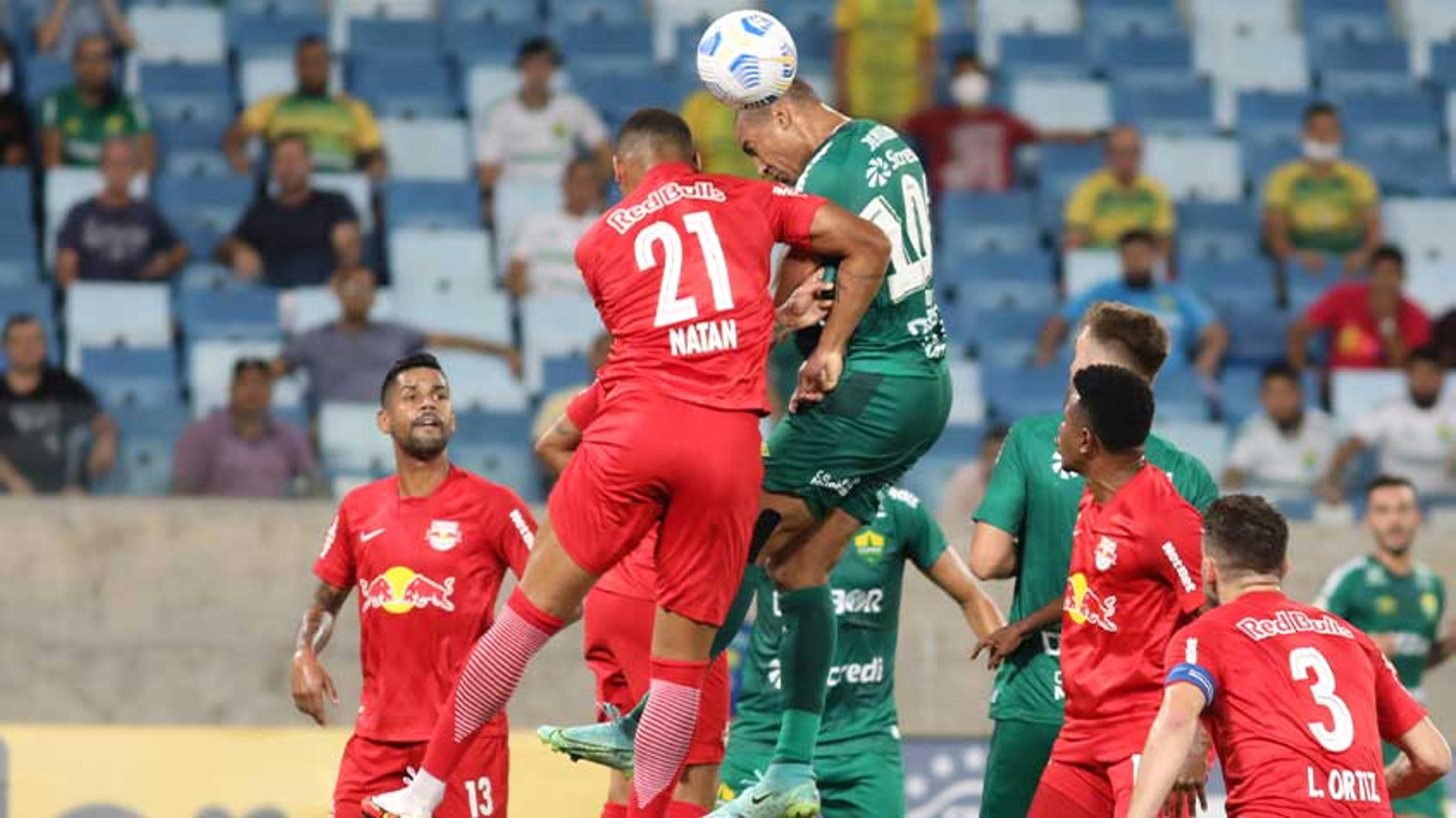 Com gol nos acréscimos, Cuiabá vence o Red Bull Bragantino pelo Campeonato Brasileiro