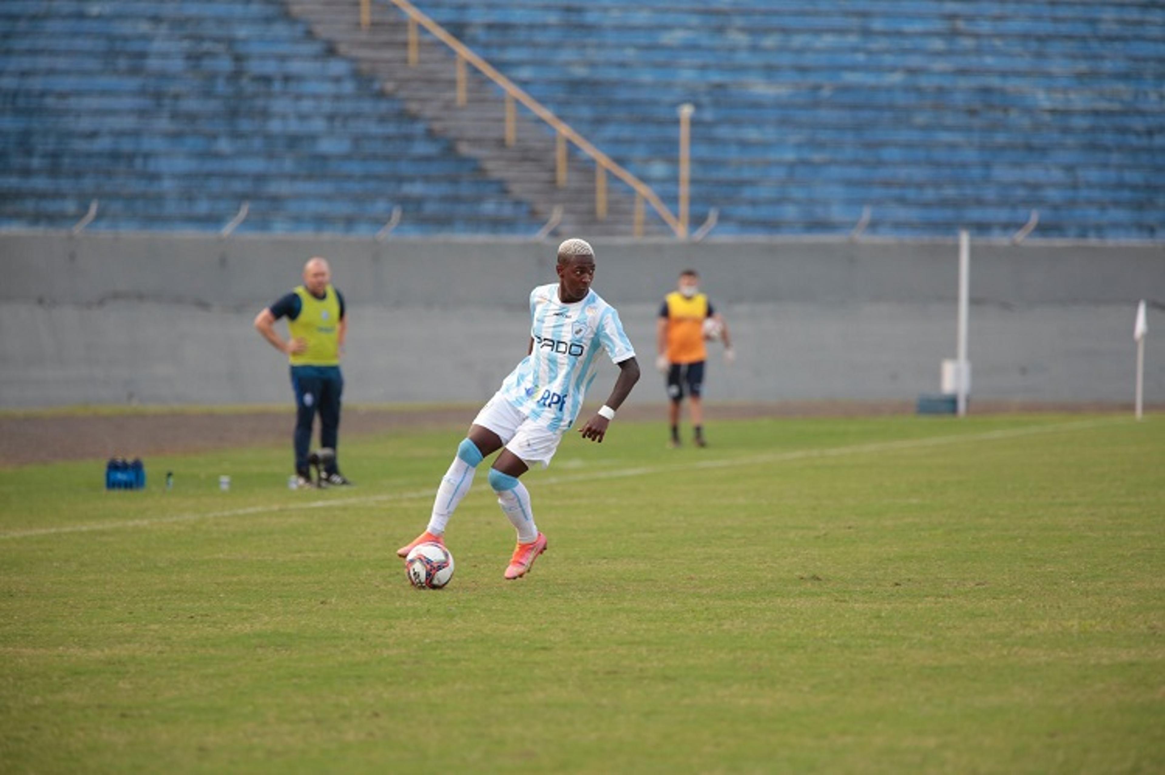 Confiante em recuperação do Londrina, Jhonny Lucas projeta ‘decisão’ contra o Cruzeiro