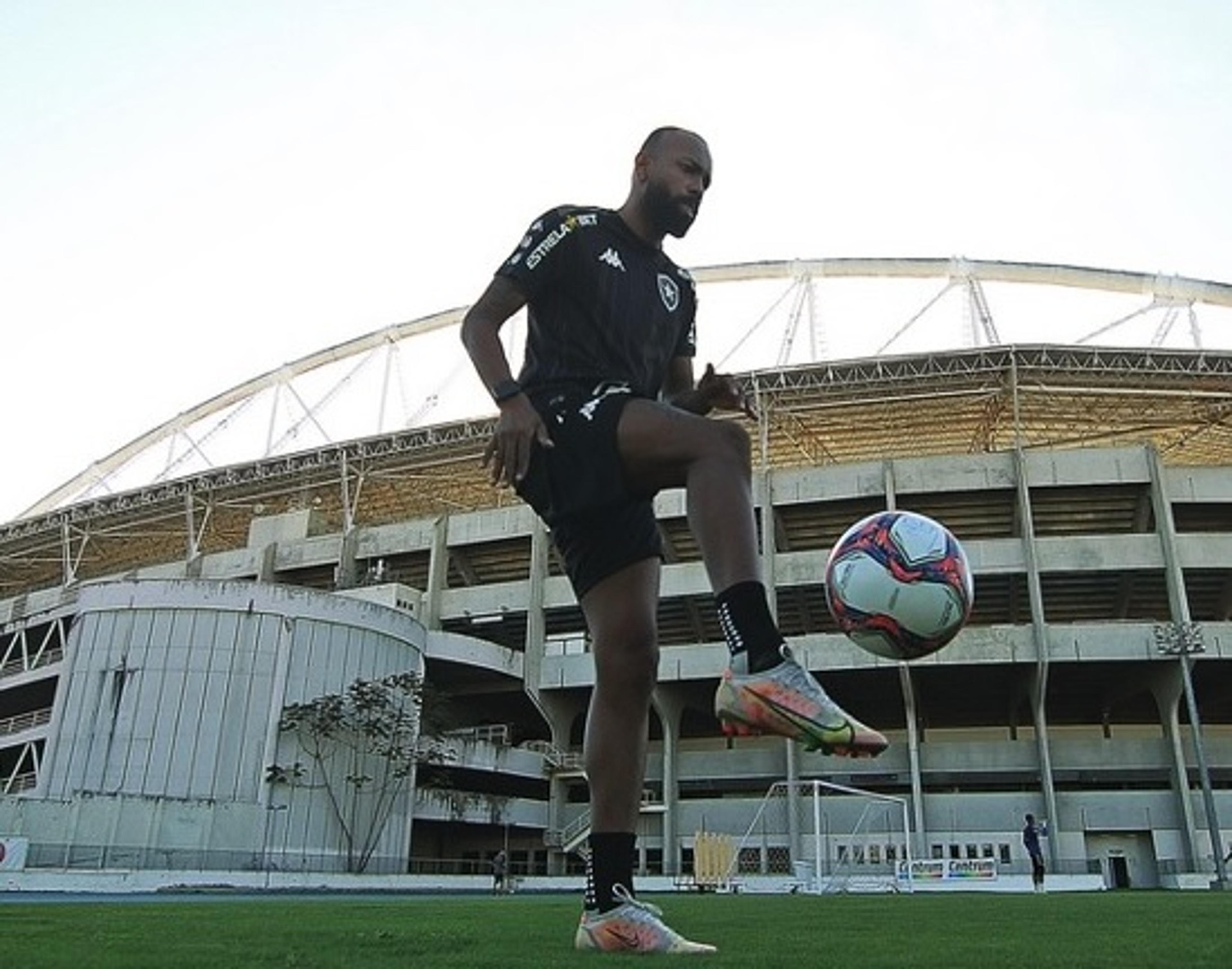 Chay projeta duelo do Botafogo pela semifinal do Carioca: ‘Jogo grande é sempre bom’