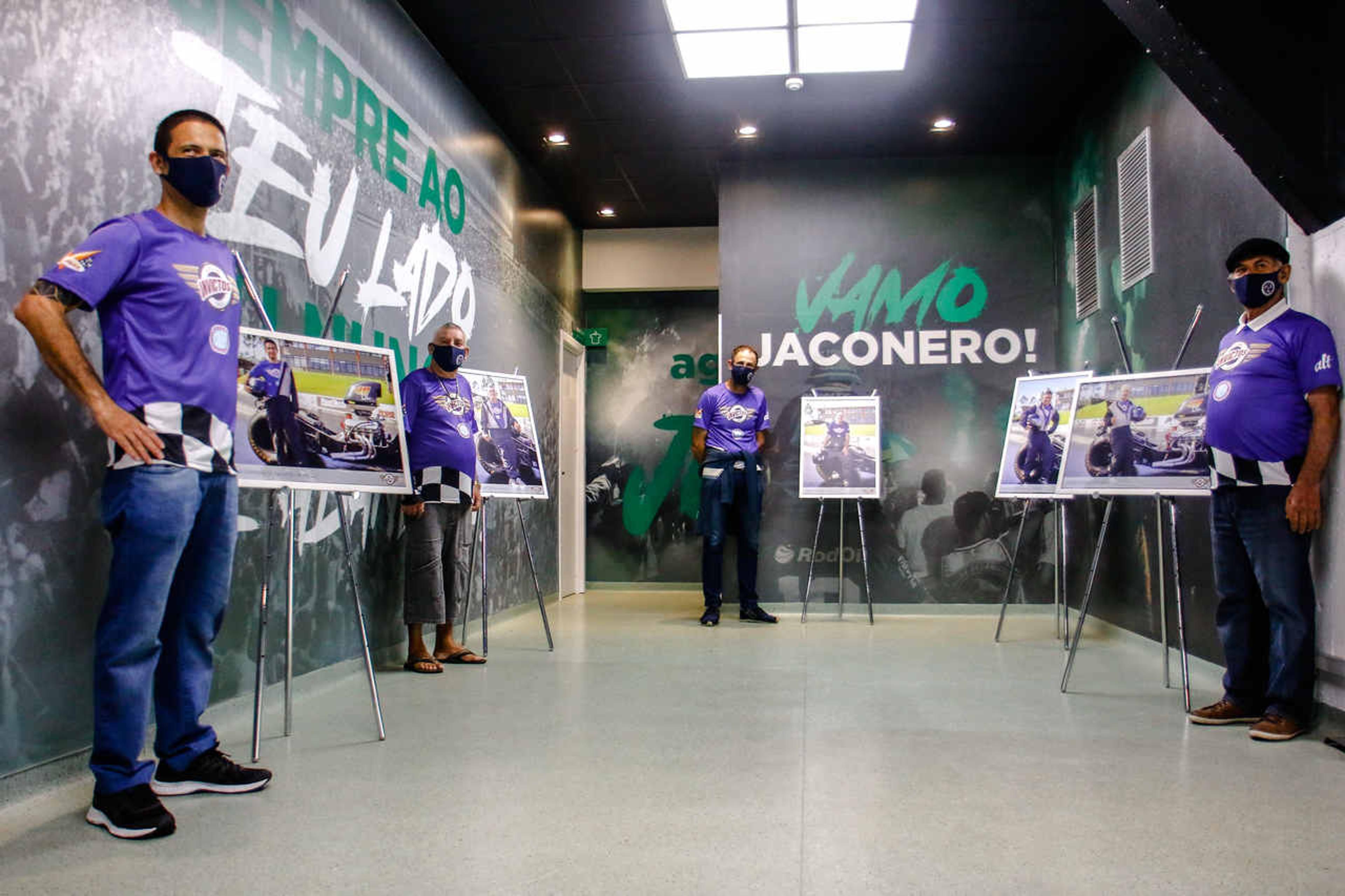 Juventude recebe exposição fotográfica do projeto “Os Invictos”, em apoio ao novembro azul