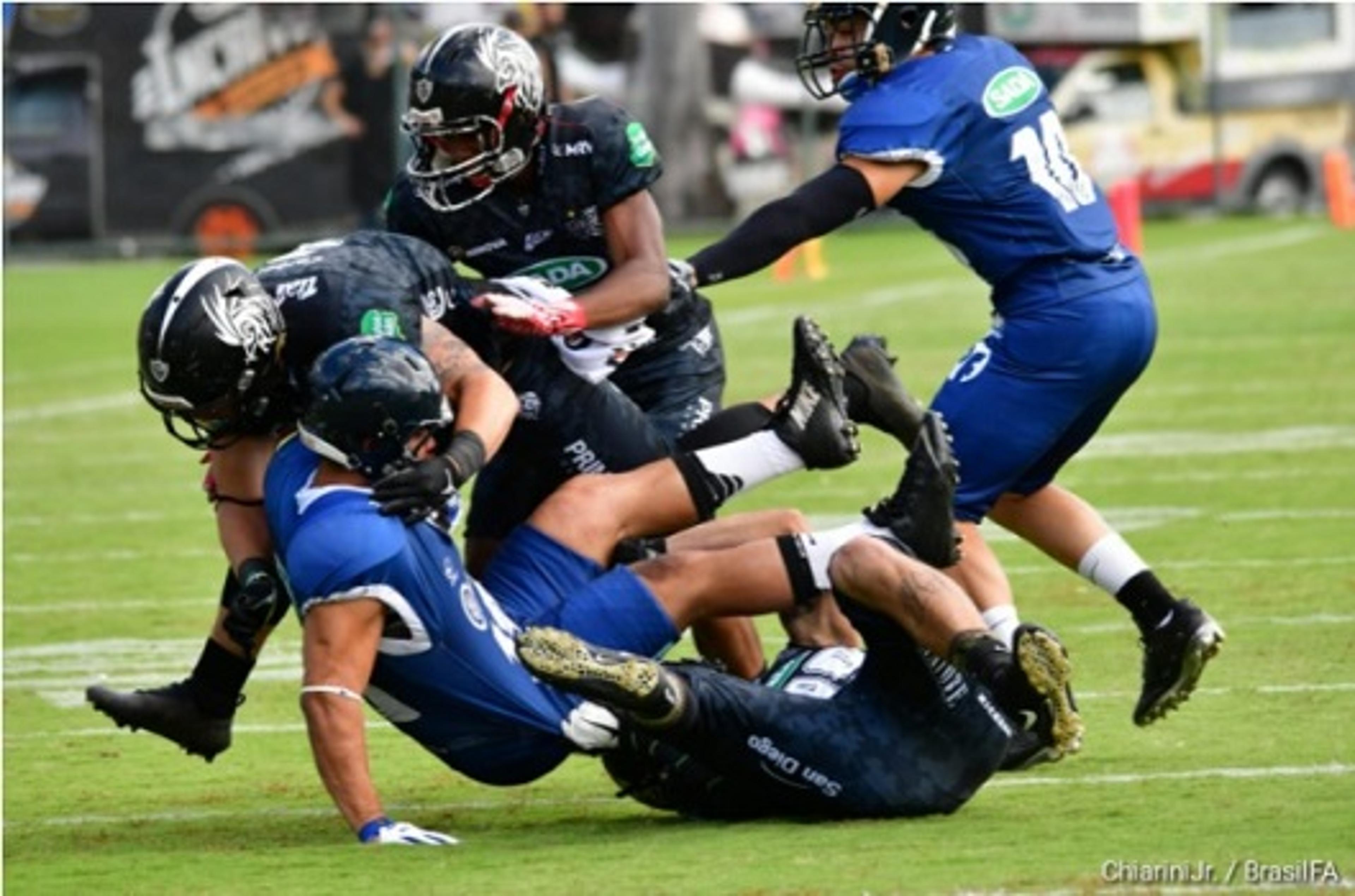 Existir dois campeonatos brasileiros de Futebol Americano é benéfico para quem?