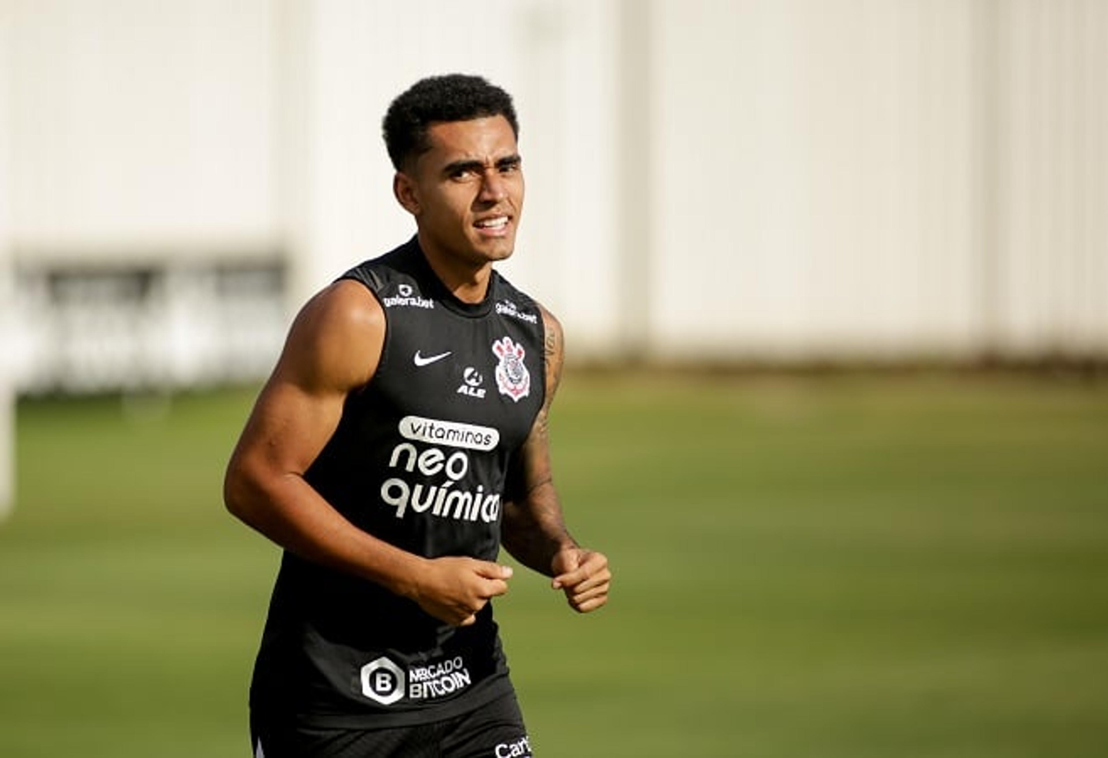 Sylvinho aprova desempenho do jovem Du Queiroz na lateral do Corinthians