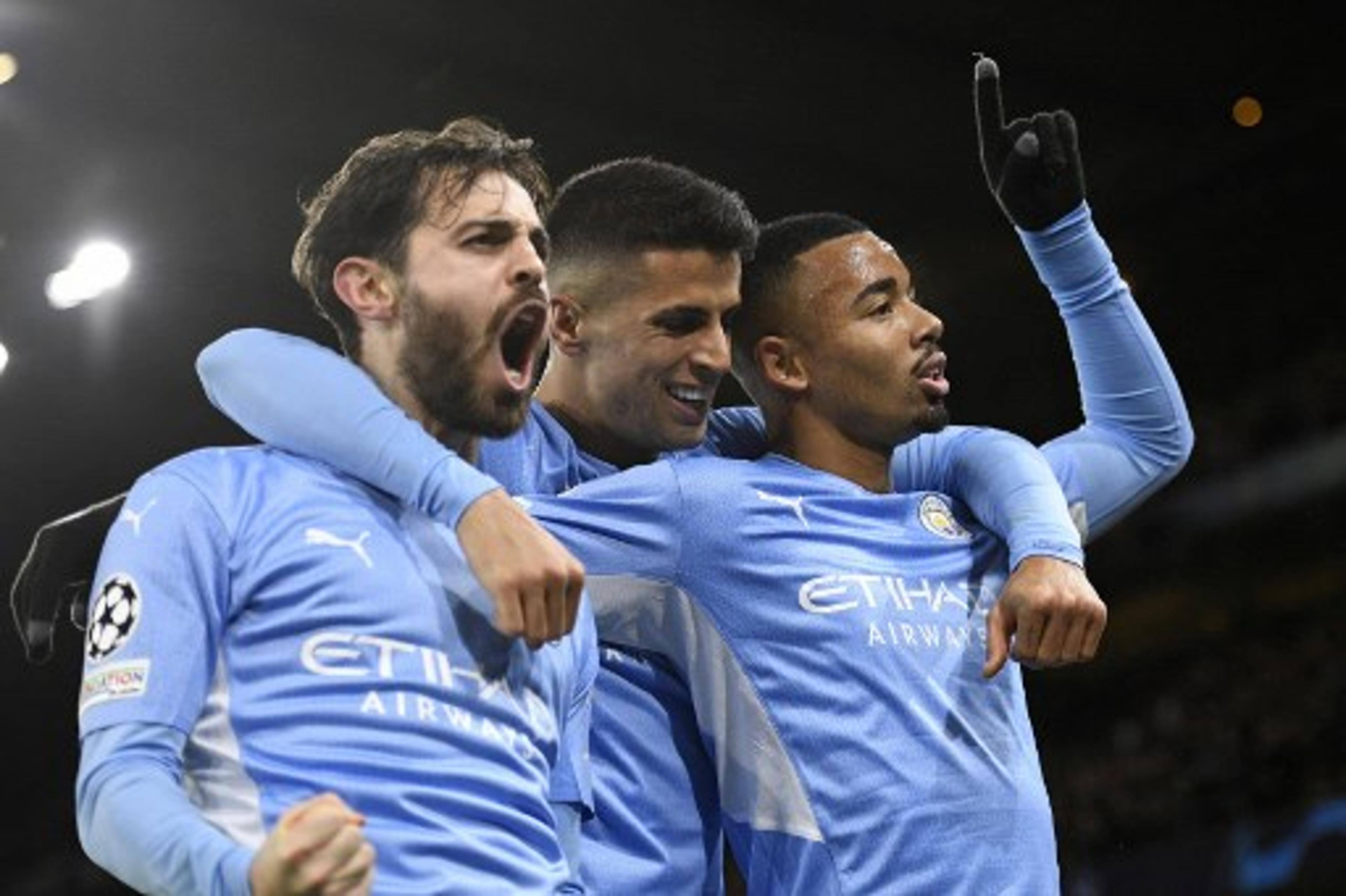 Com gol de Gabriel Jesus, Manchester City vira e vence o PSG pela Champions