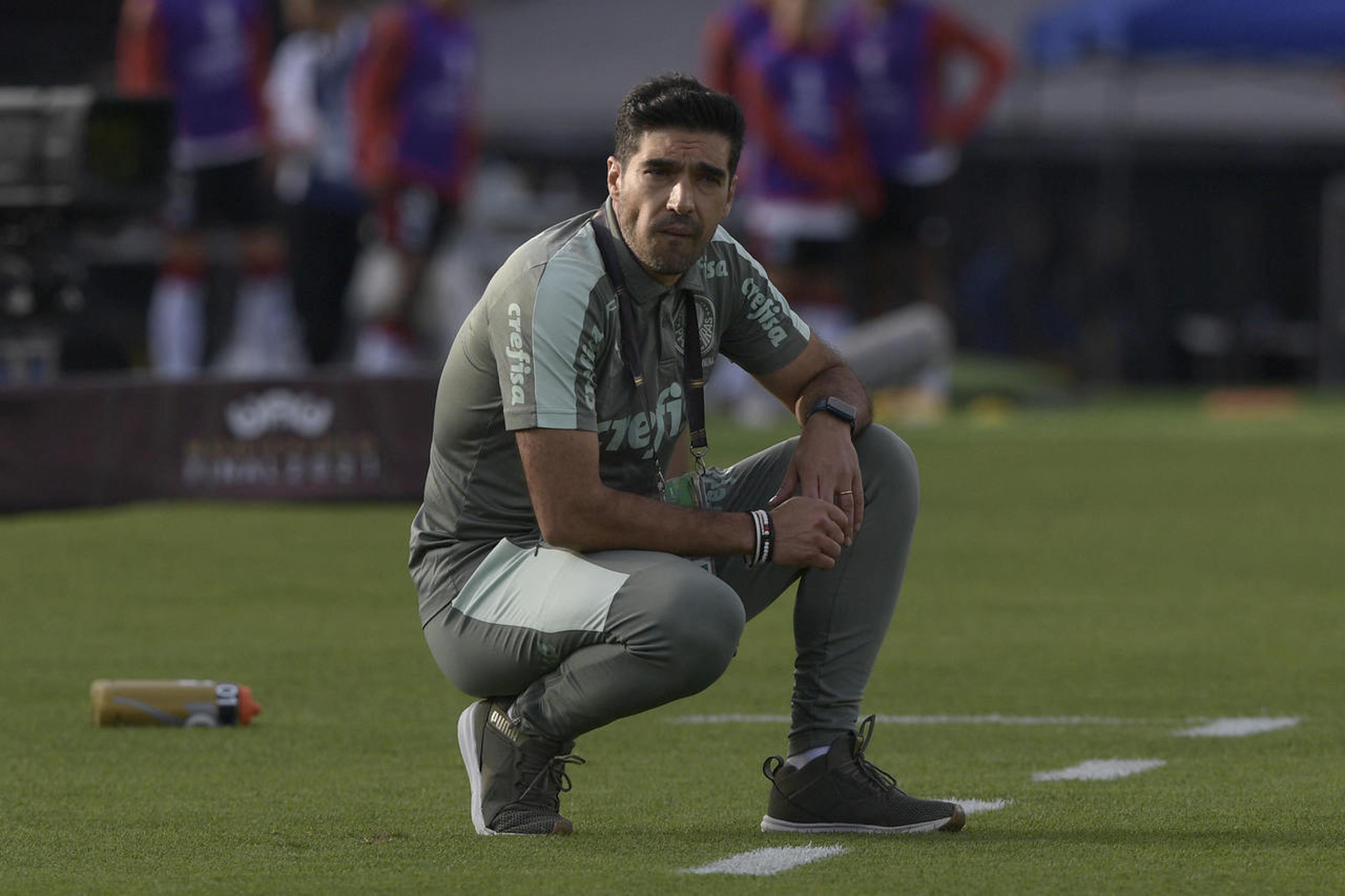 Abel Ferreira recusa proposta de clube da Arábia Saudita e segue no Palmeiras