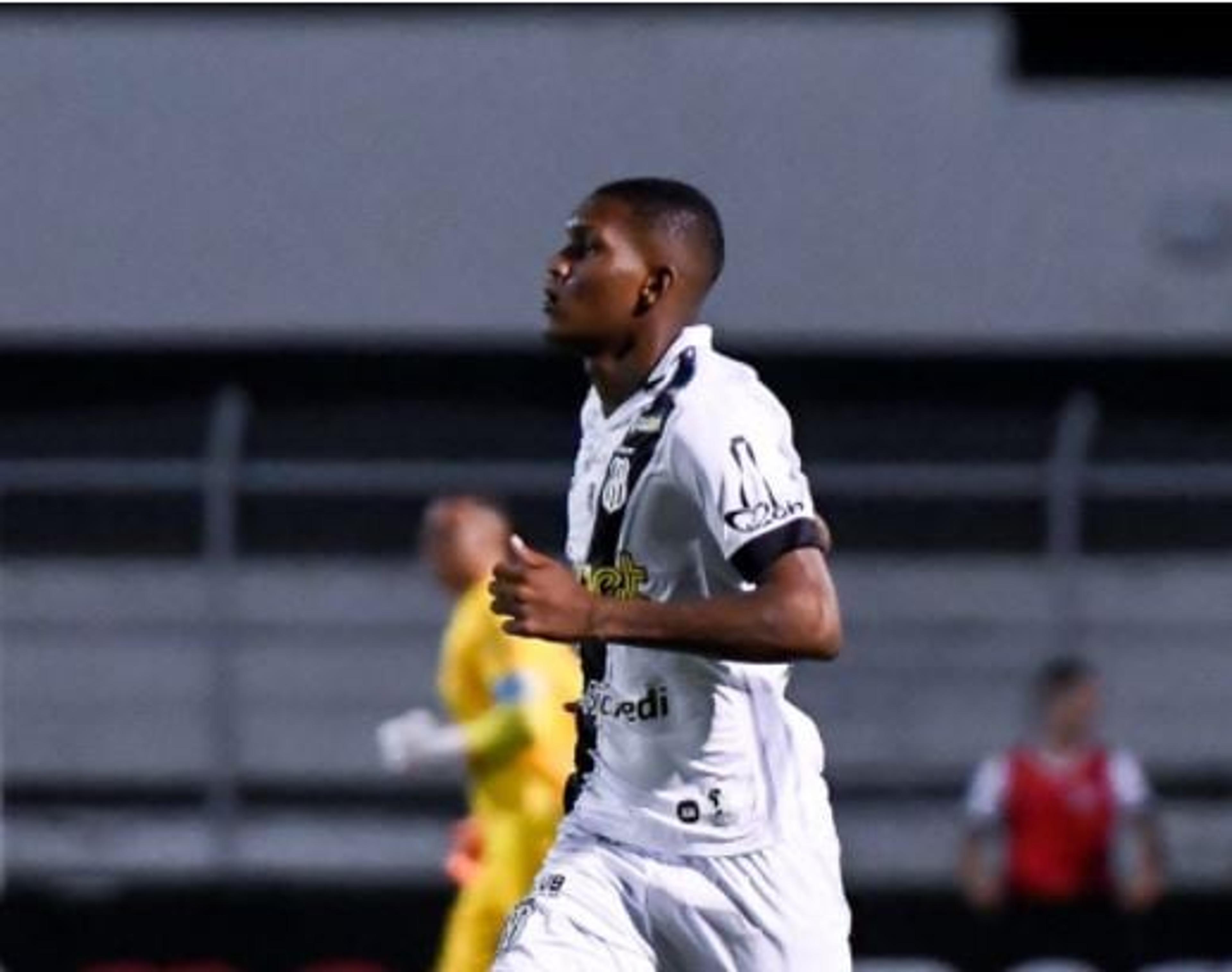 Conheça Douglas, zagueiro de 17 anos que estreou pelo time profissional da Ponte na Série B