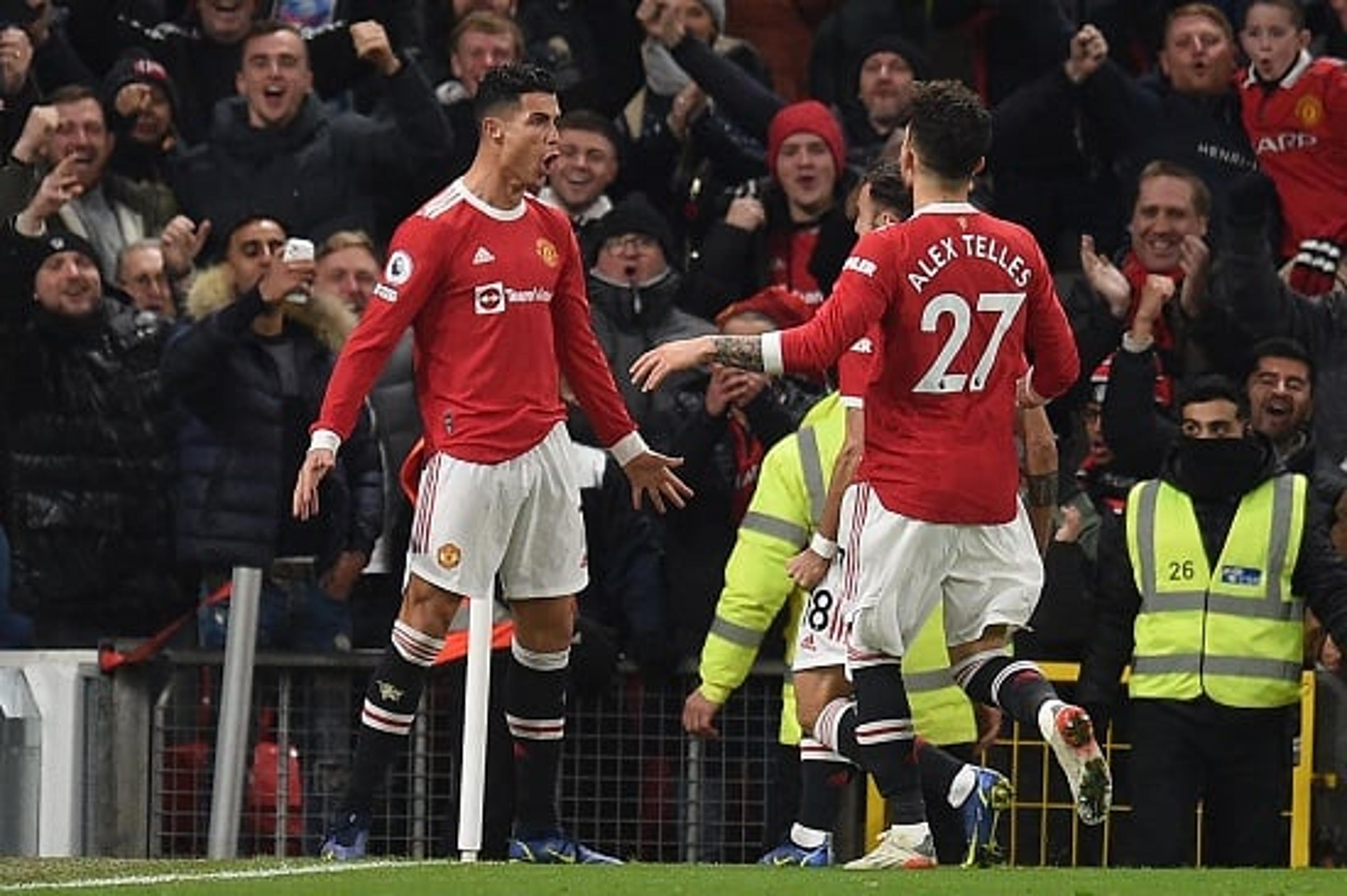 CR7 marca três vezes, e Manchester United derrota o Tottenham e volta ao G4 do Campeonato Inglês