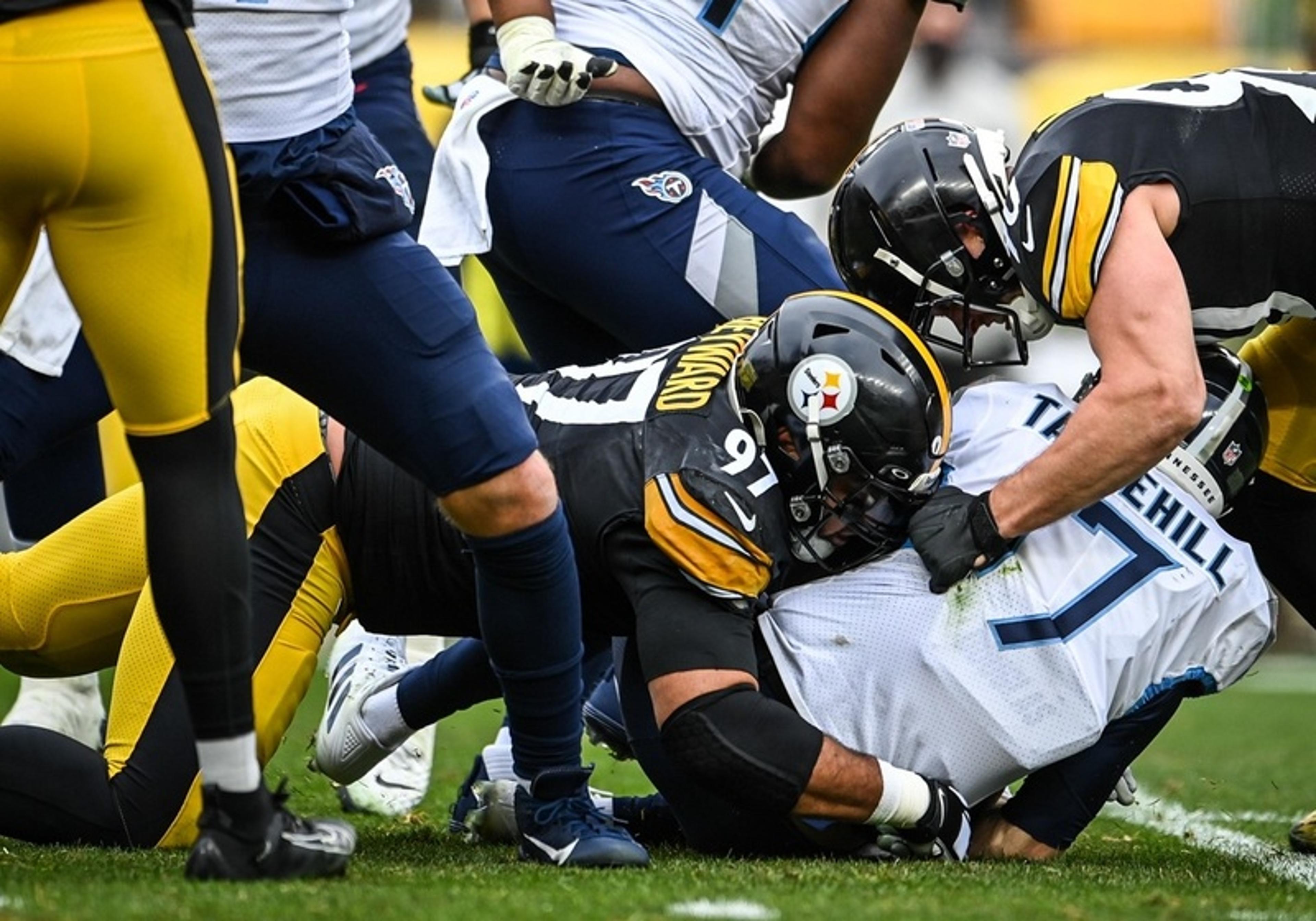 Steelers aproveitam erros dos Titans e arrancam vitória de virada em Pittsburgh