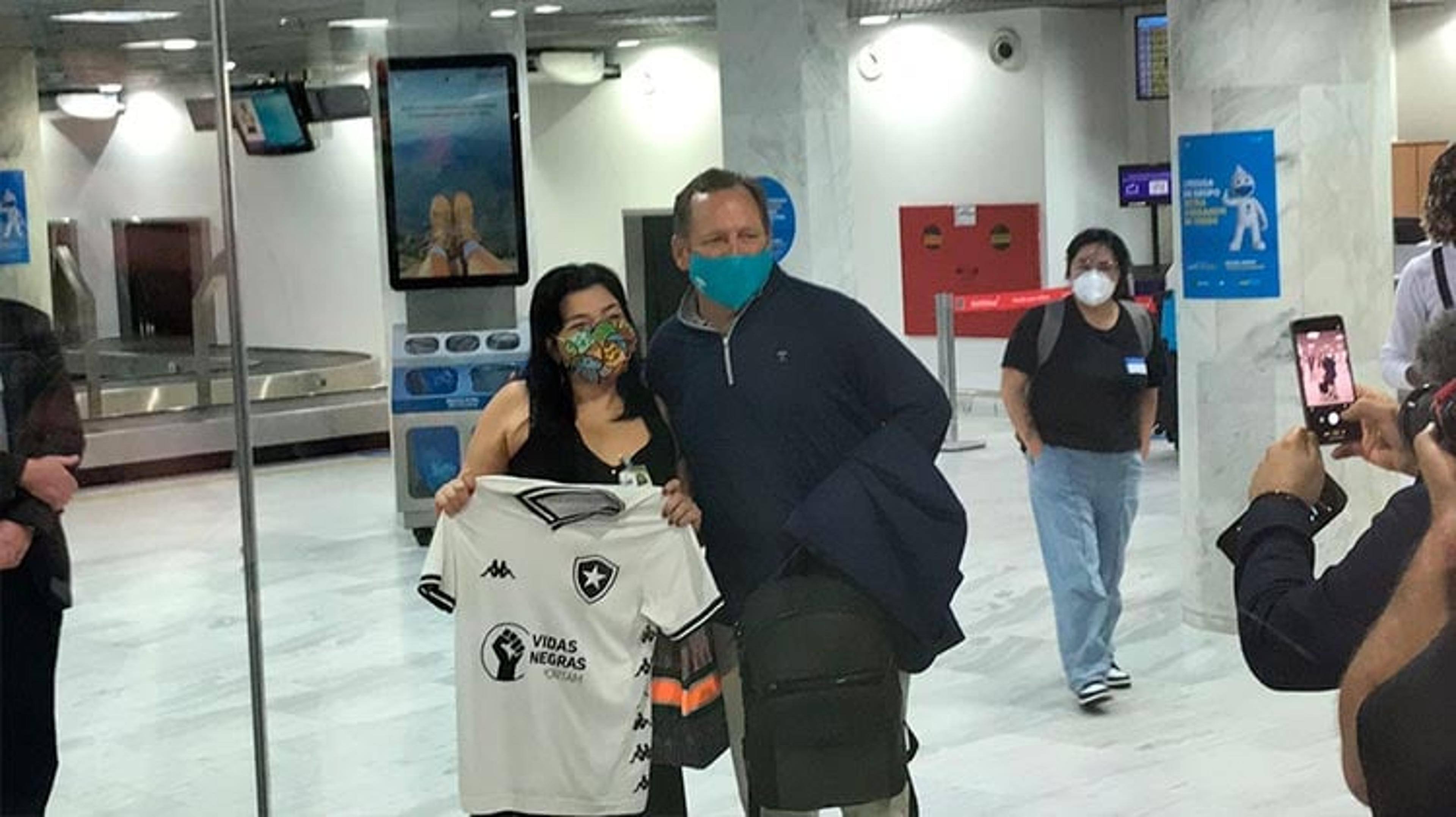 John Textor chega ao Brasil para assinar a compra do Botafogo