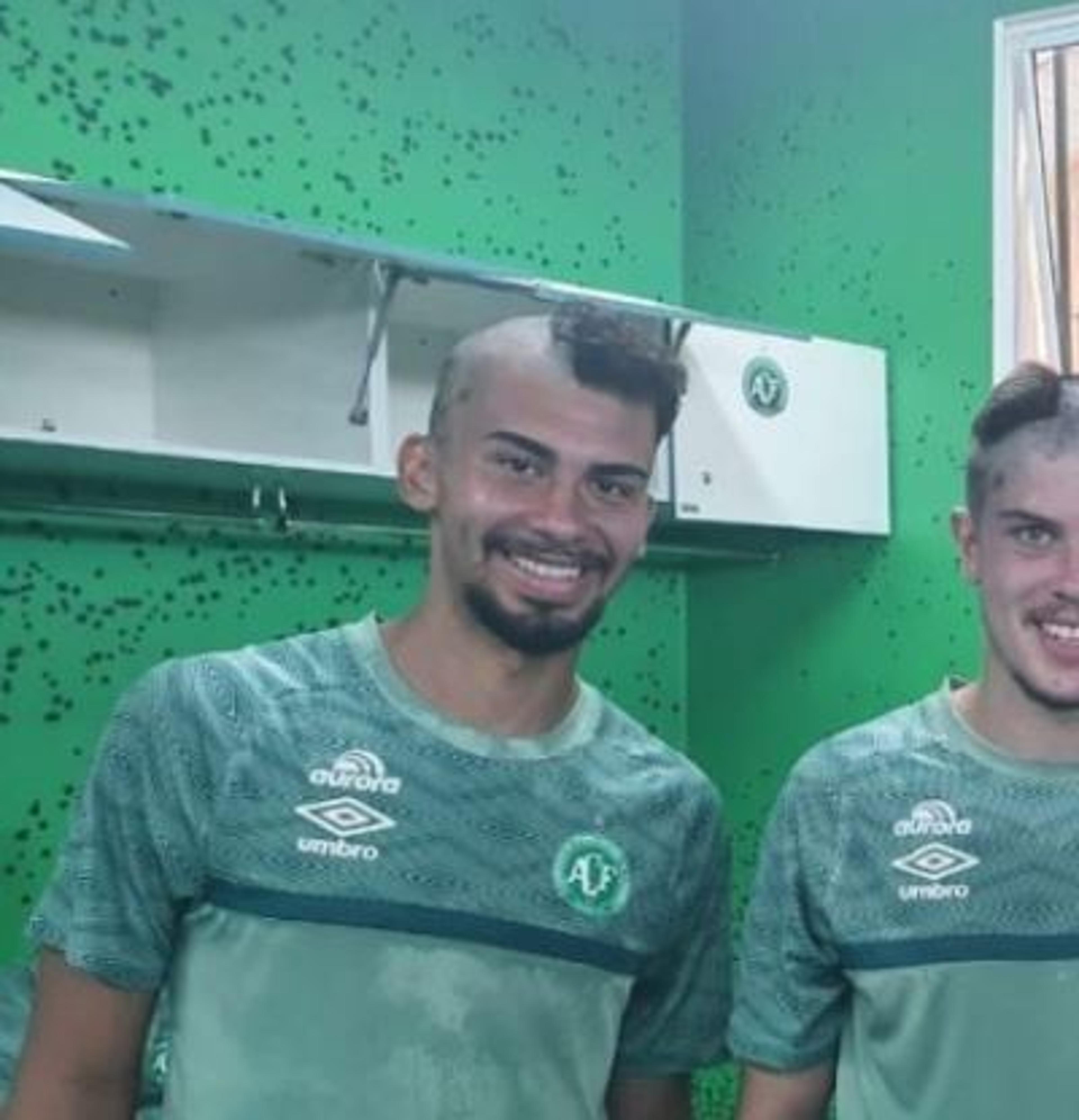 Bruno Elesbão passa por trote e sonha com estreia no profissional da Chapecoense