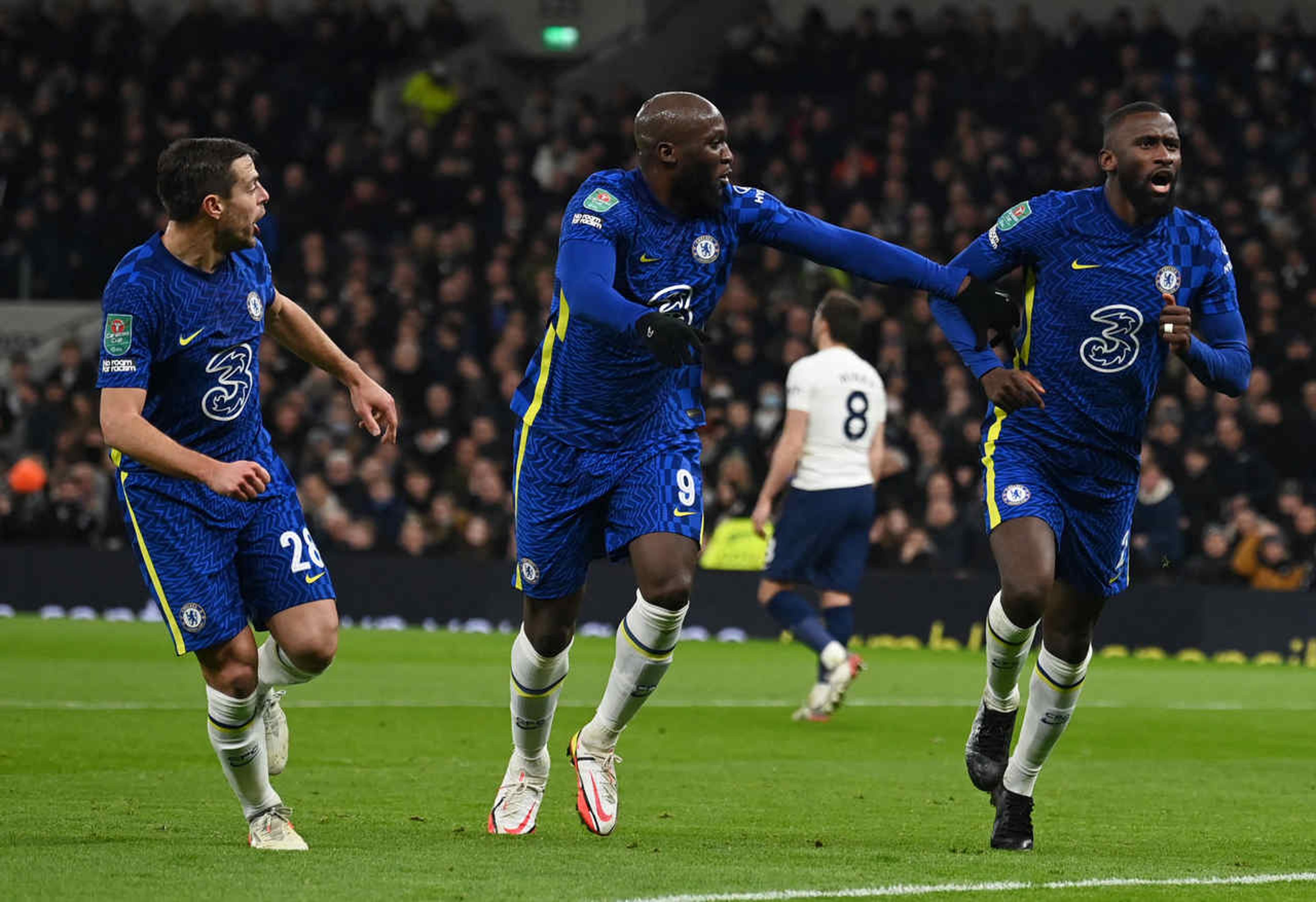 Chelsea volta a vencer o Tottenham, elimina o rival londrino e se garante na final da Copa da Liga Inglesa