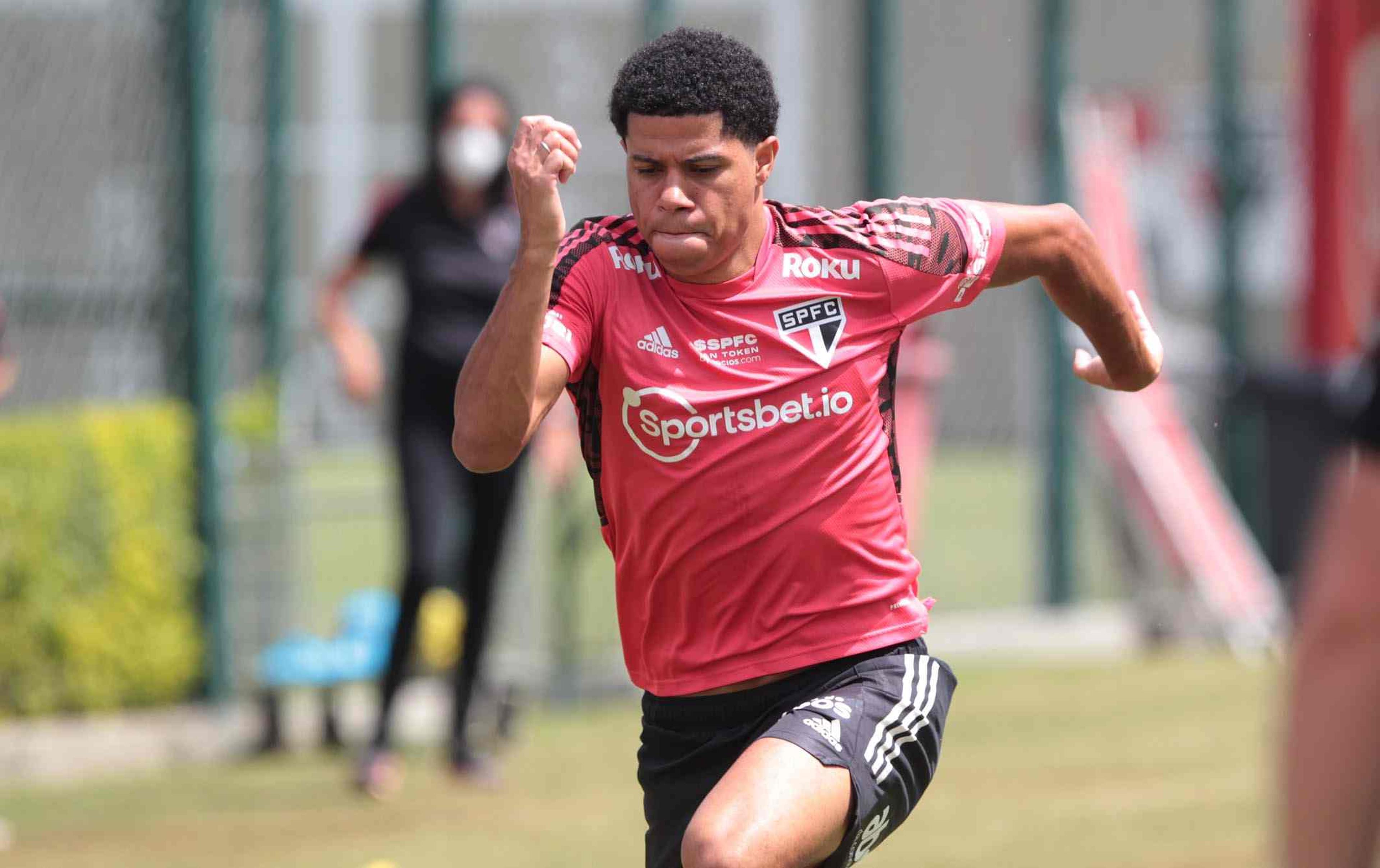 LANCE! Rápido: São Paulo recusa proposta por Gabriel Sara, Harden pode sair dos Nets e mais!