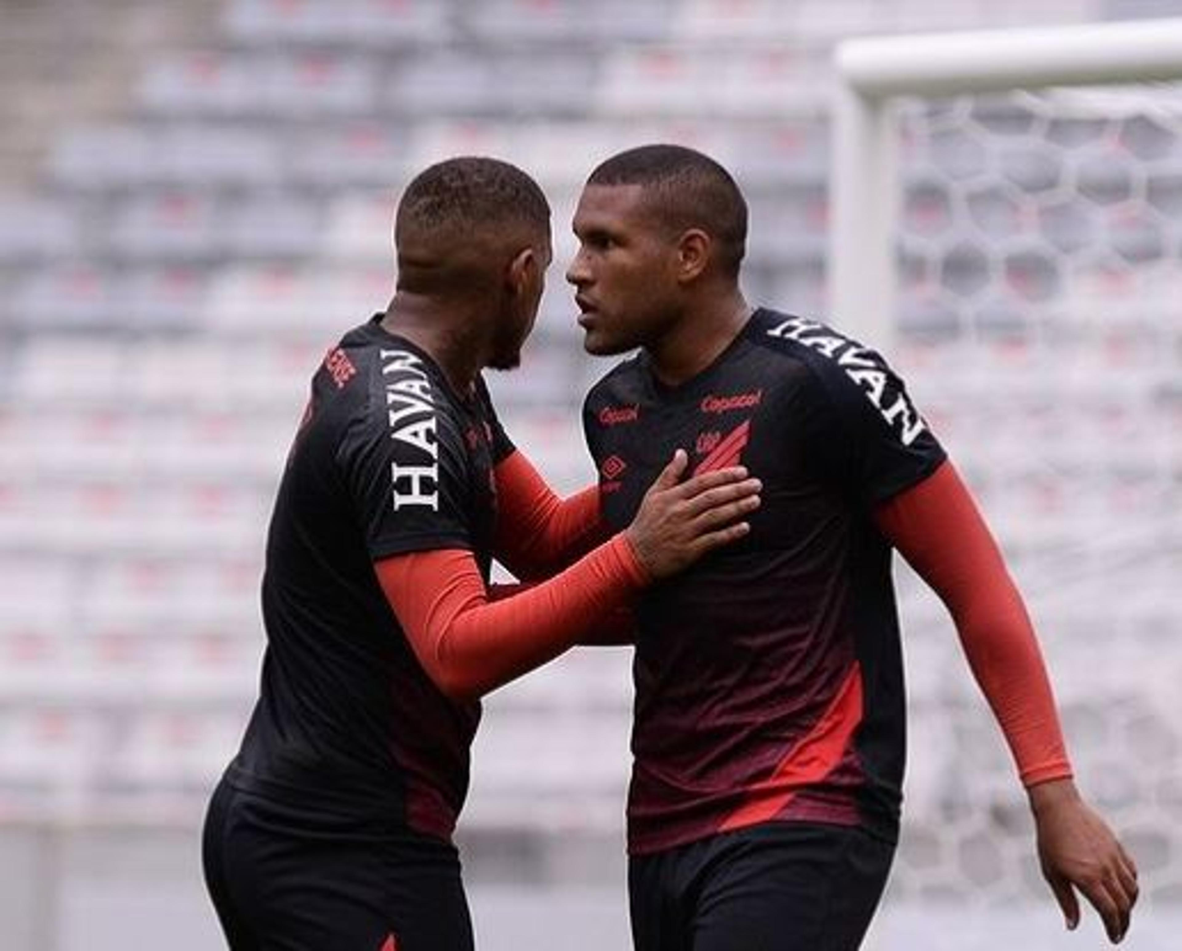 Athletico vence jogo-treino diante do Operário-PR