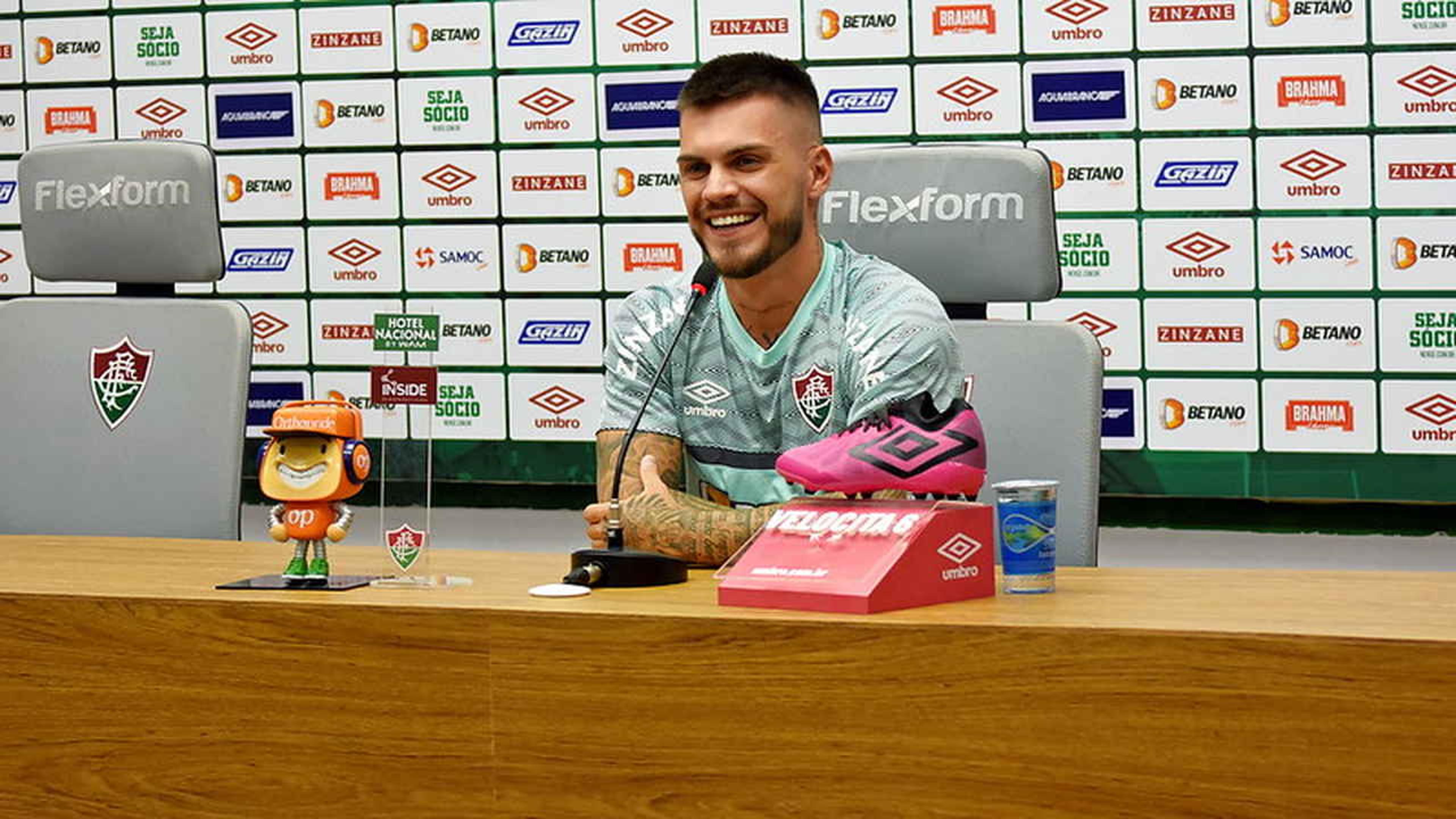 Nathan explica escolha pelo Fluminense, elogia Abel Braga e fala em títulos: ‘Dedicação e ambição’