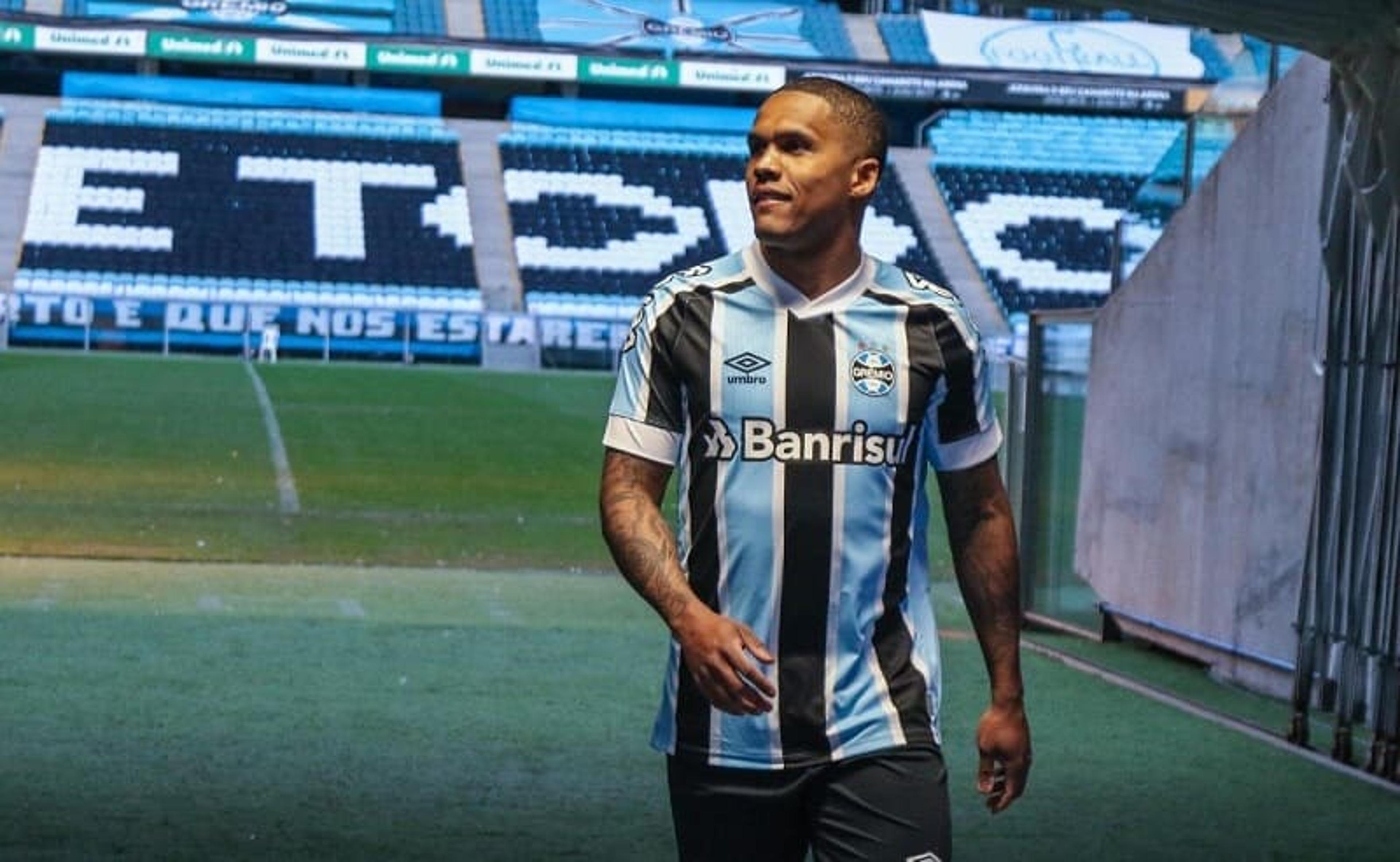 Douglas Costa quer deixar a MLS e voltar ao Grêmio, diz jornalista