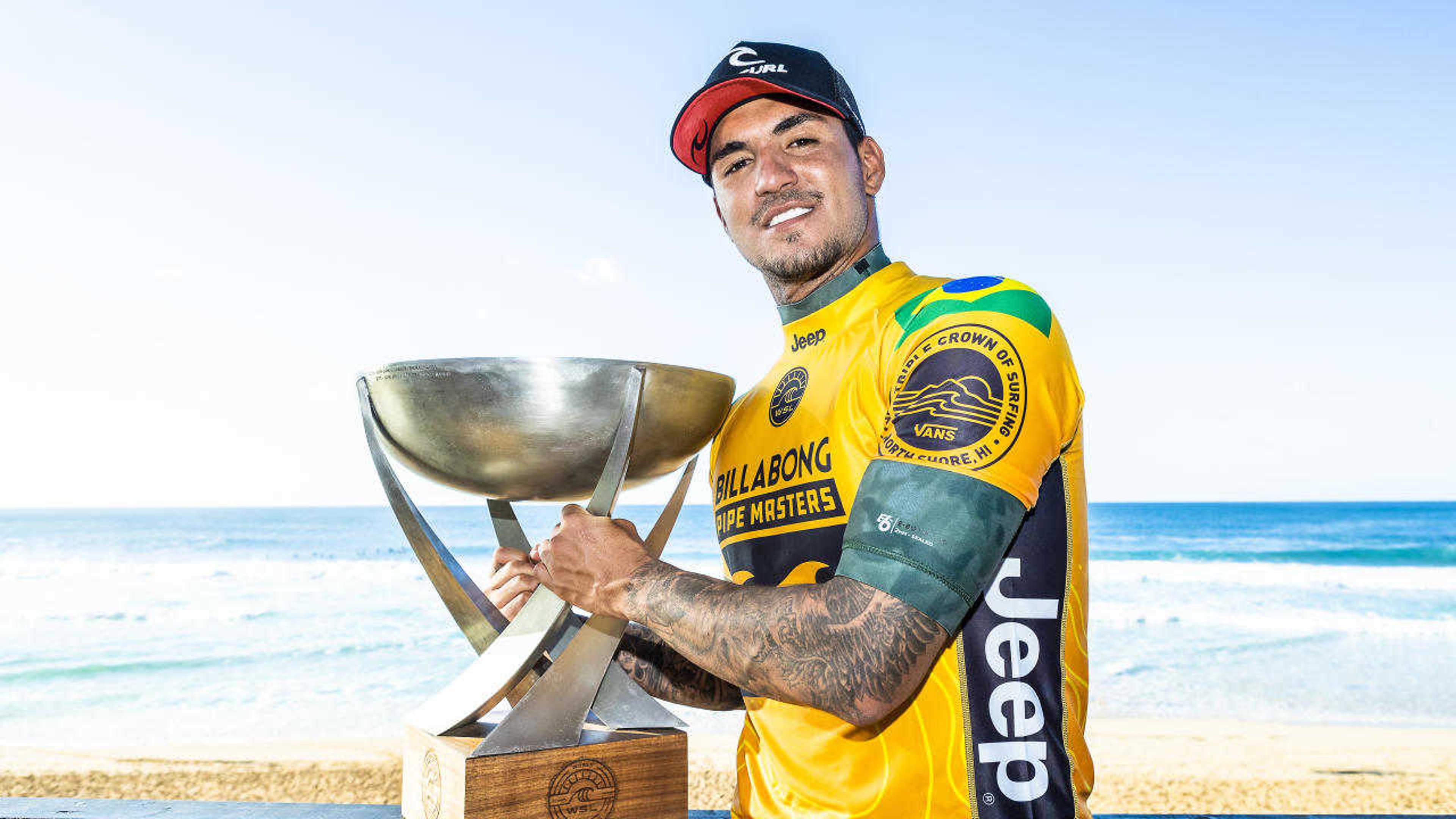 Sem data para voltar ao Circuito Mundial, Gabriel Medina passa por cirurgia no nariz em São Paulo