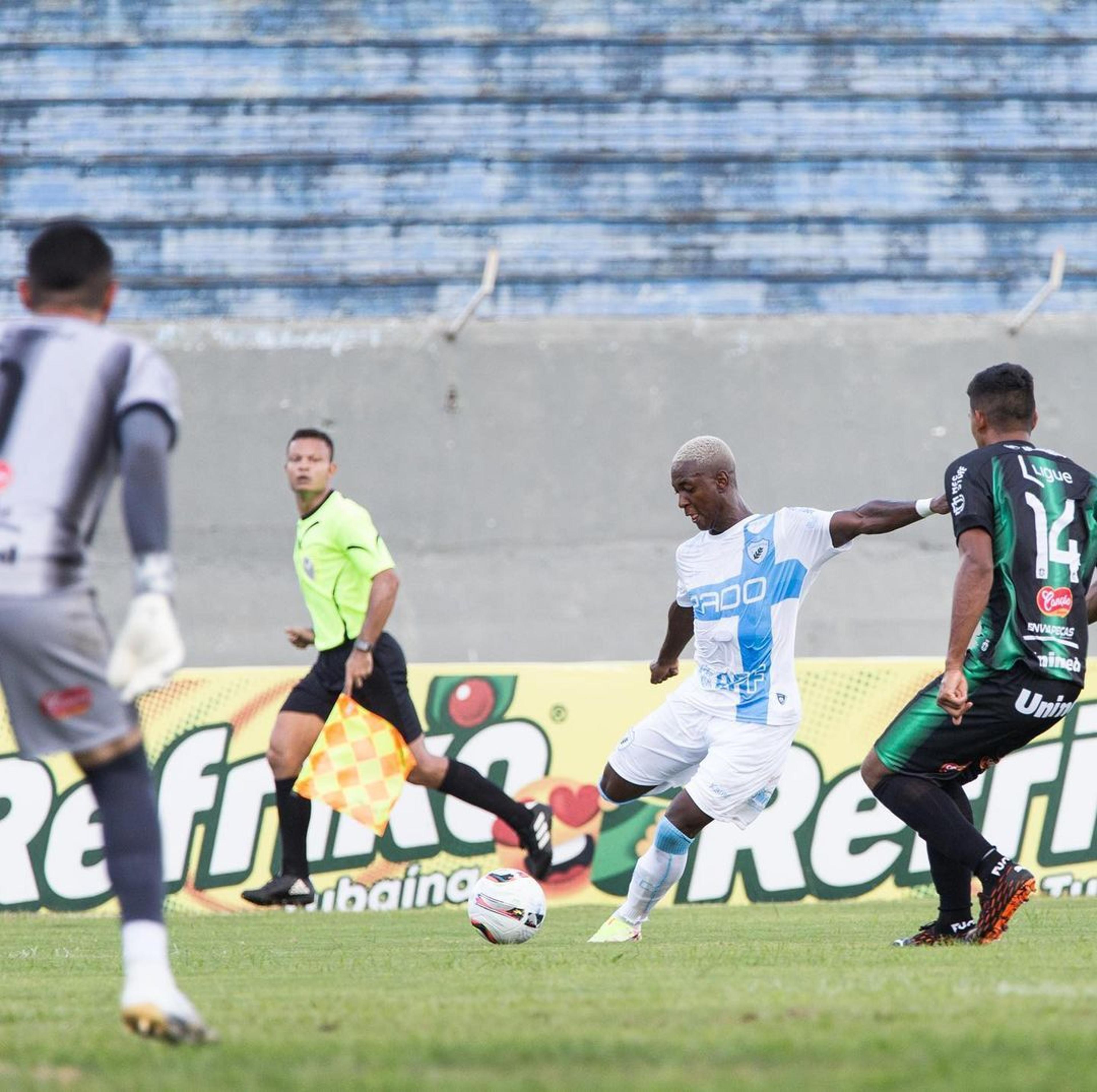 Jhonny Lucas celebra assistência e vitória do Londrina na estreia do Paranaense