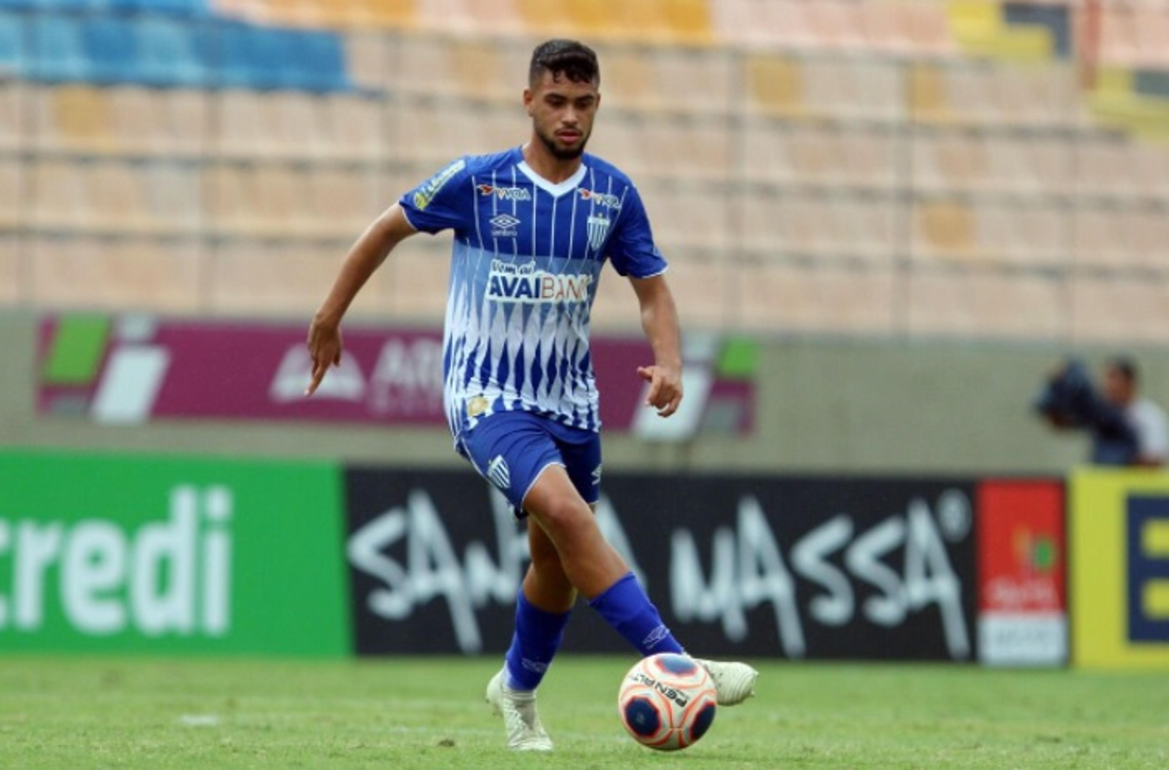 Meio-campista do Avaí tem sondagens para deixar o clube