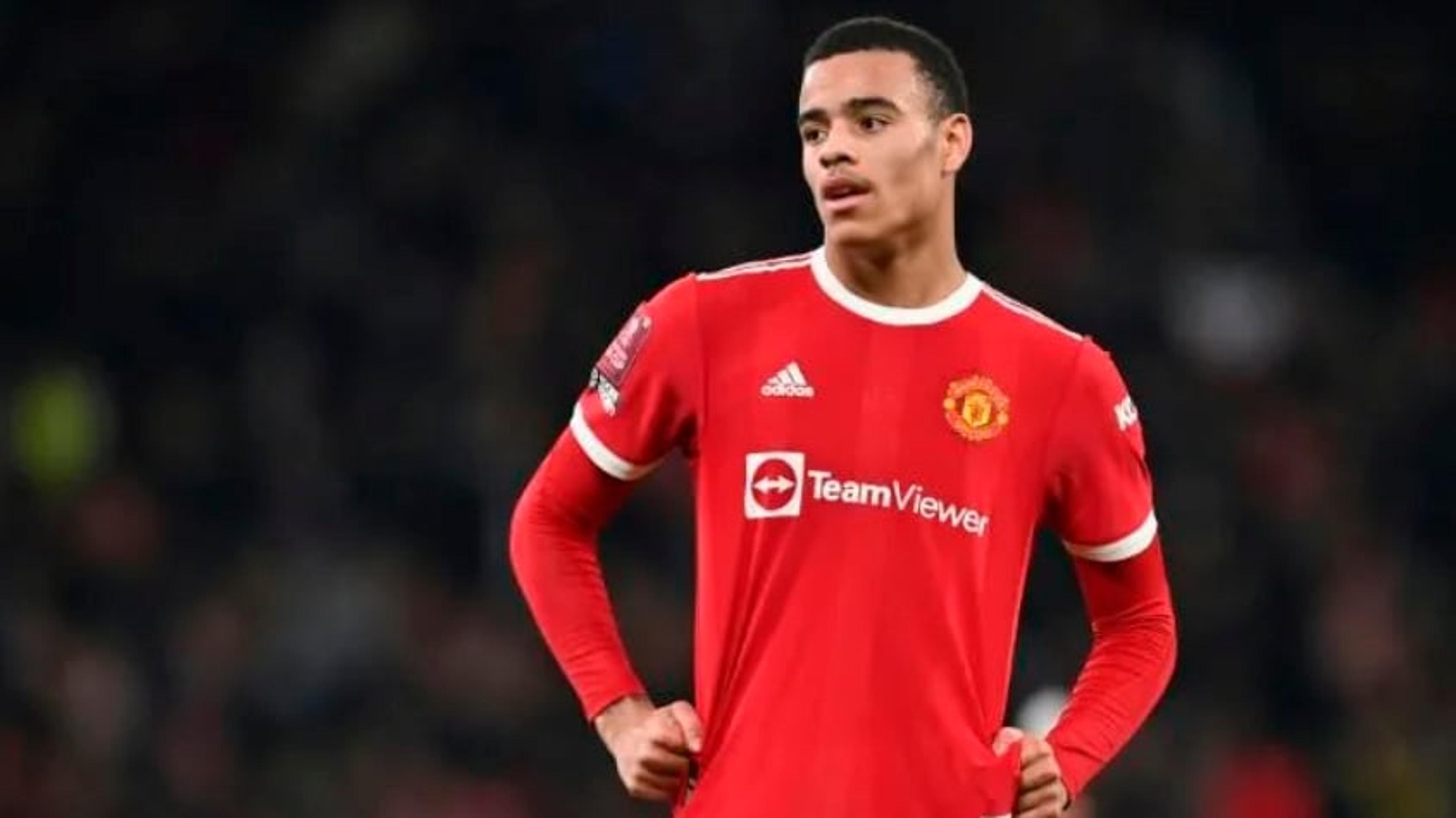 Mason Greenwood, atacante do Manchester United, deixa a prisão após agressões contra namorada