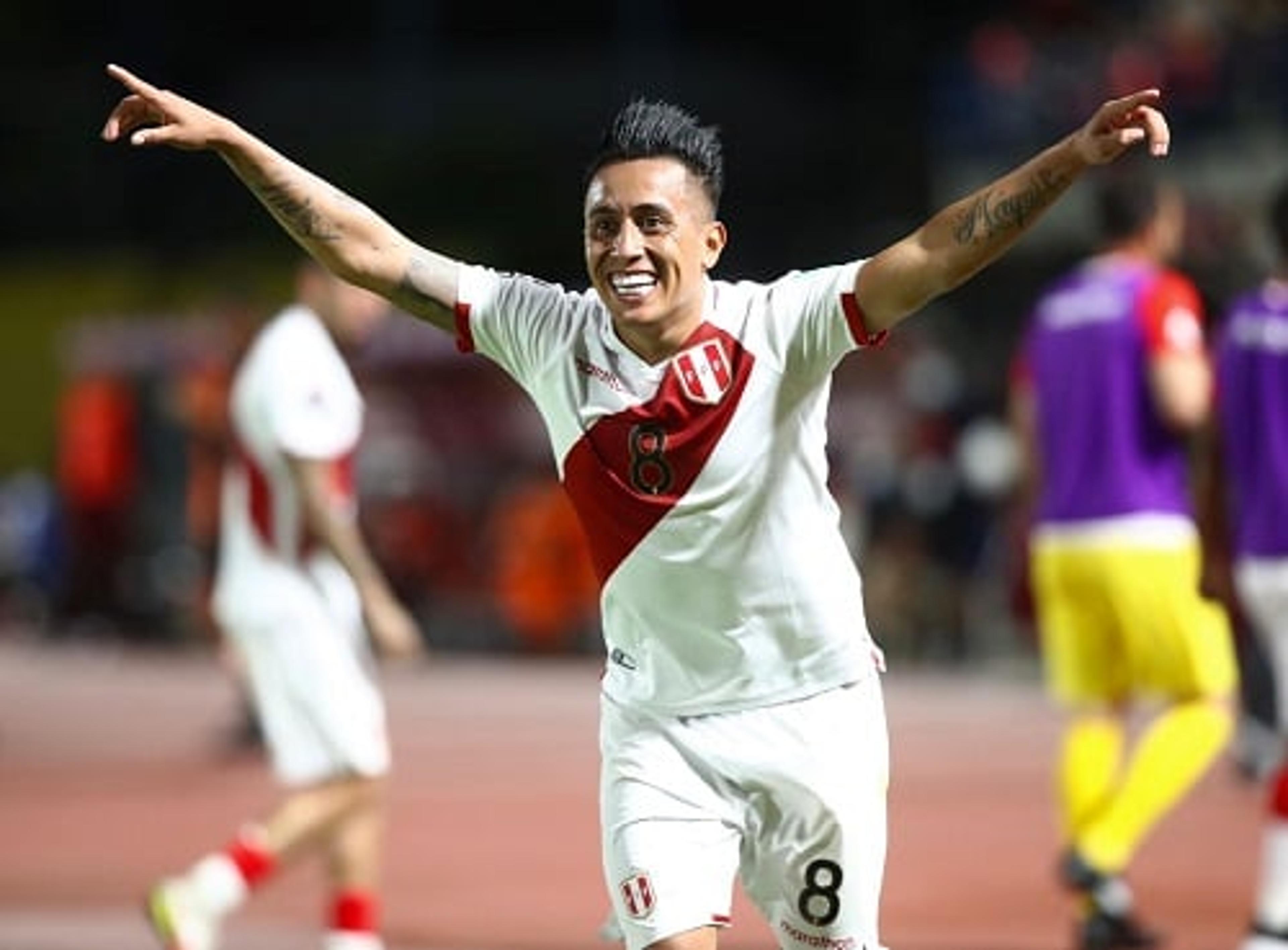 Pura arte! Durante treinamento da Seleção do Peru, Cueva dá chapéu sensacional; veja o vídeo