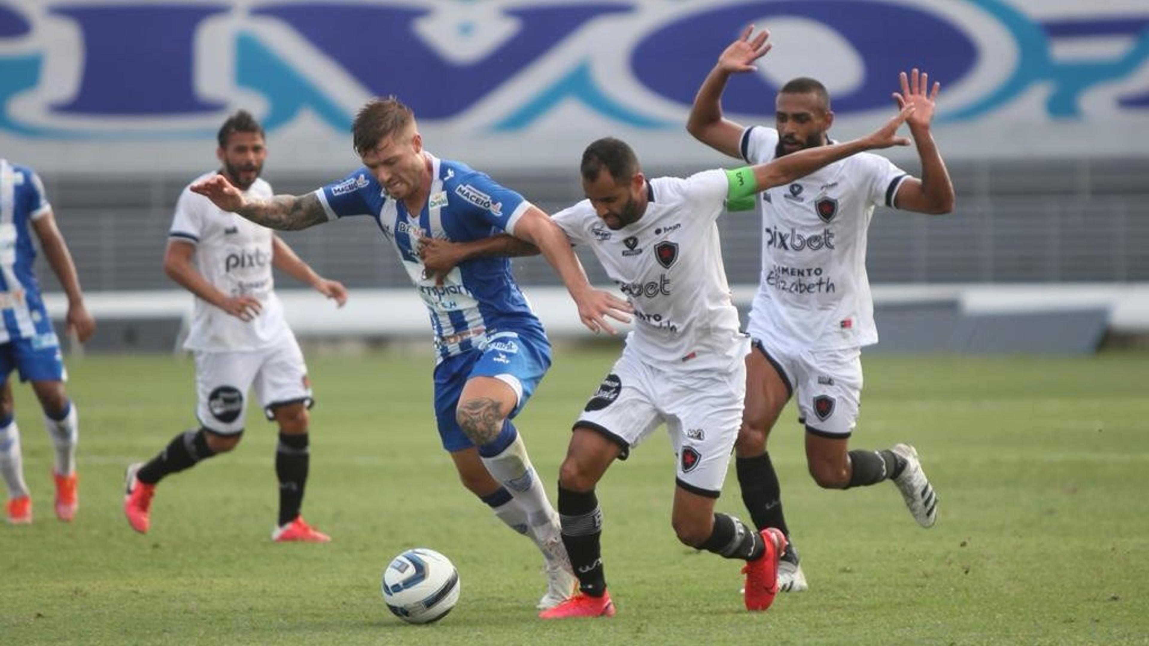 Com dois de Rodrigo Rodrigues, CSA vence o Botafogo-PB pela Copa do Nordeste