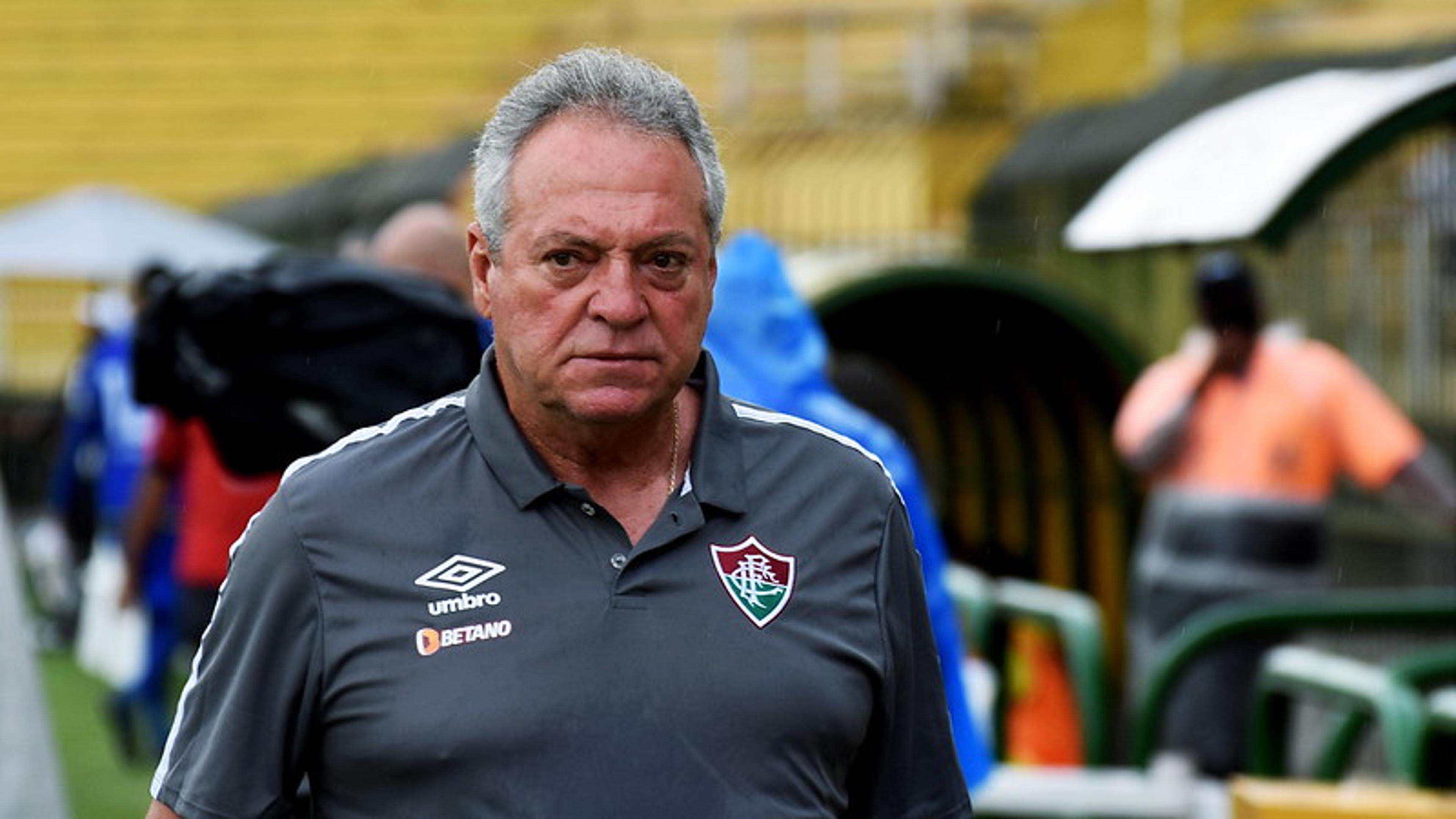 Abel Braga tem última oportunidade para encaixar elenco antes de clássico e testa reservas