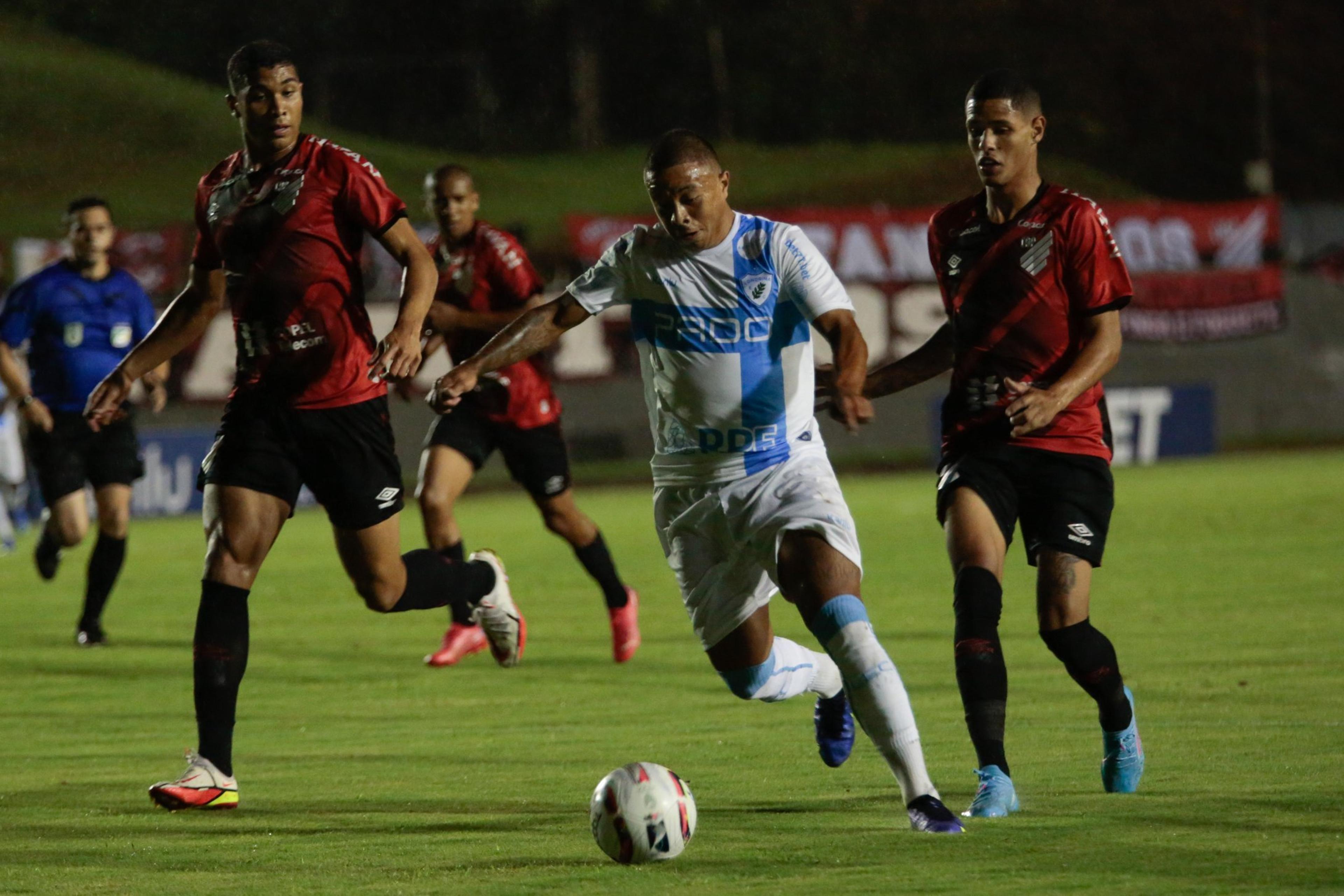 Com gols no fim do jogo, Londrina e Athletico-PR ficam no empate pelo Campeonato Paranaense