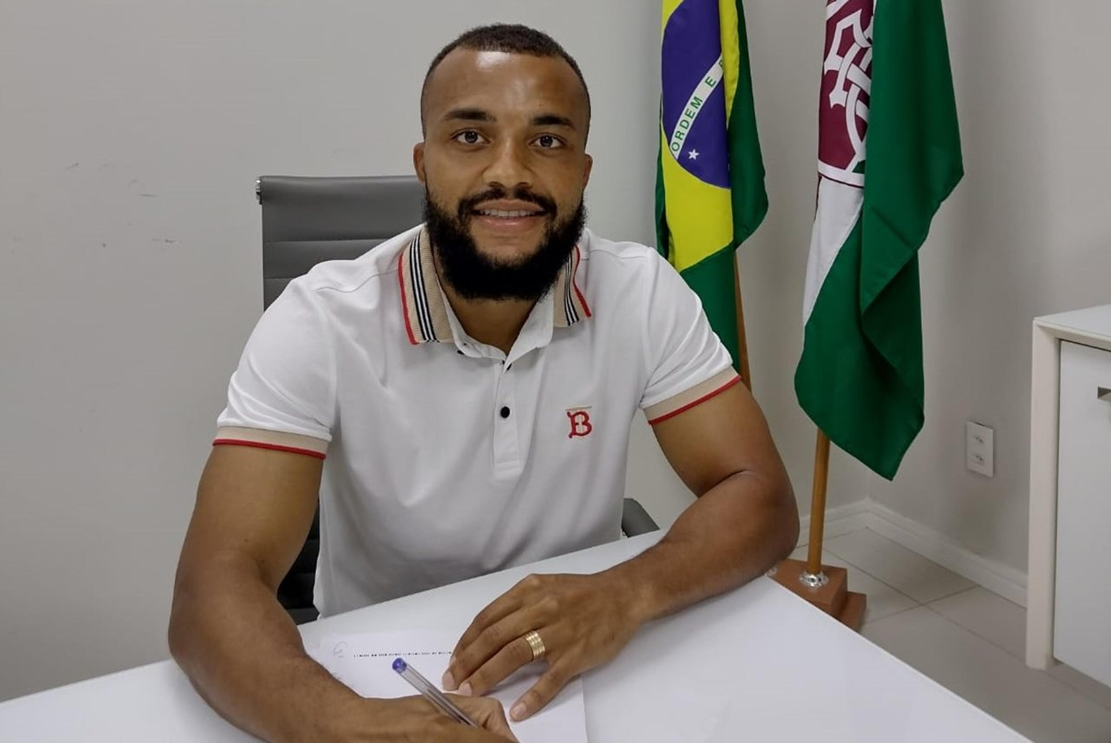 Fluminense renova com Samuel Xavier até o fim de 2023