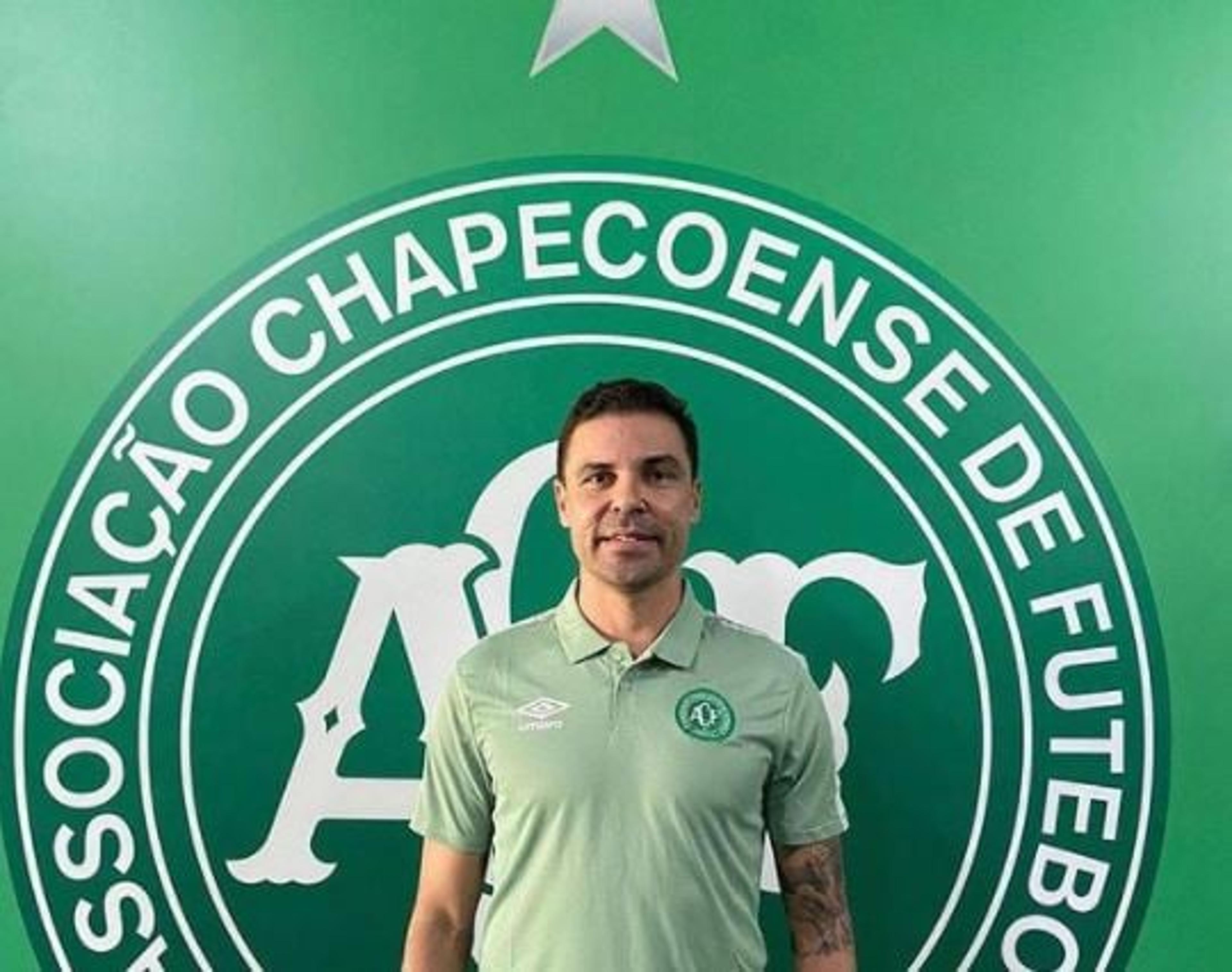 Bolívar não será efetivado como técnico da Chapecoense