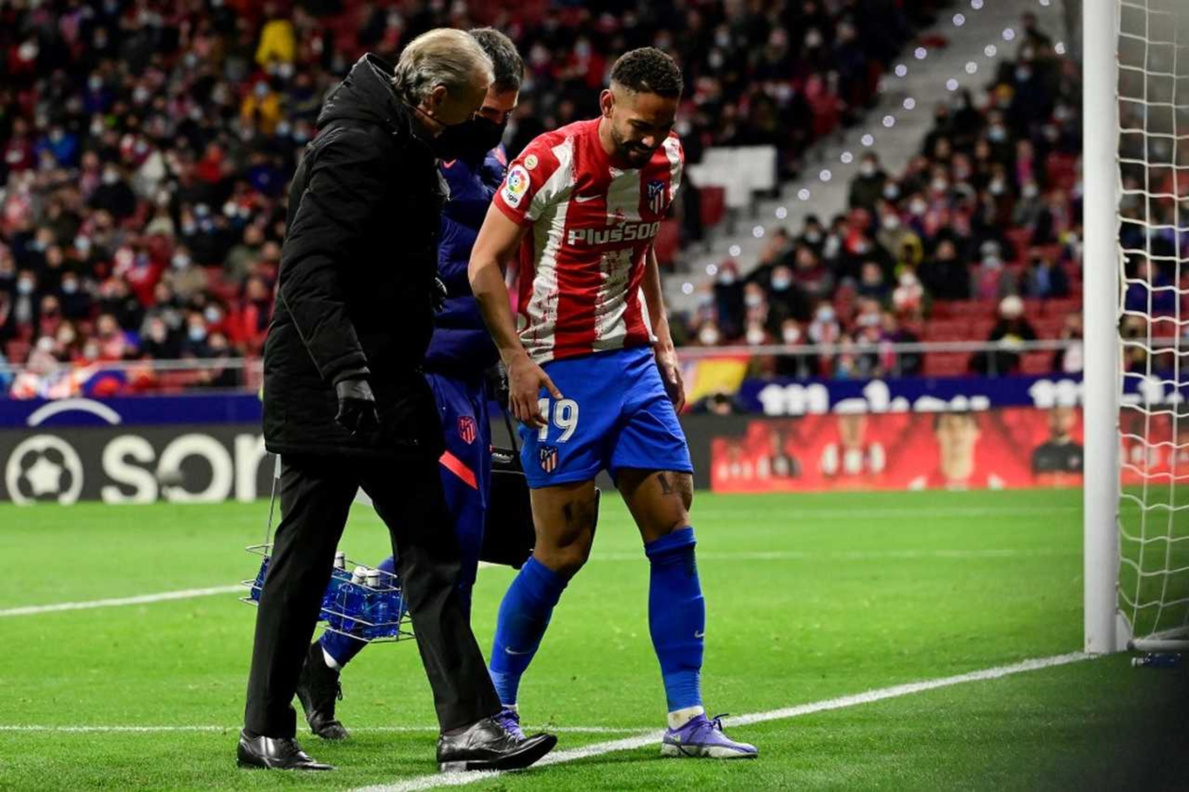 Matheus Cunha sofre entorse de alto grau no joelho e desfalca o Atlético de Madrid por tempo indeterminado