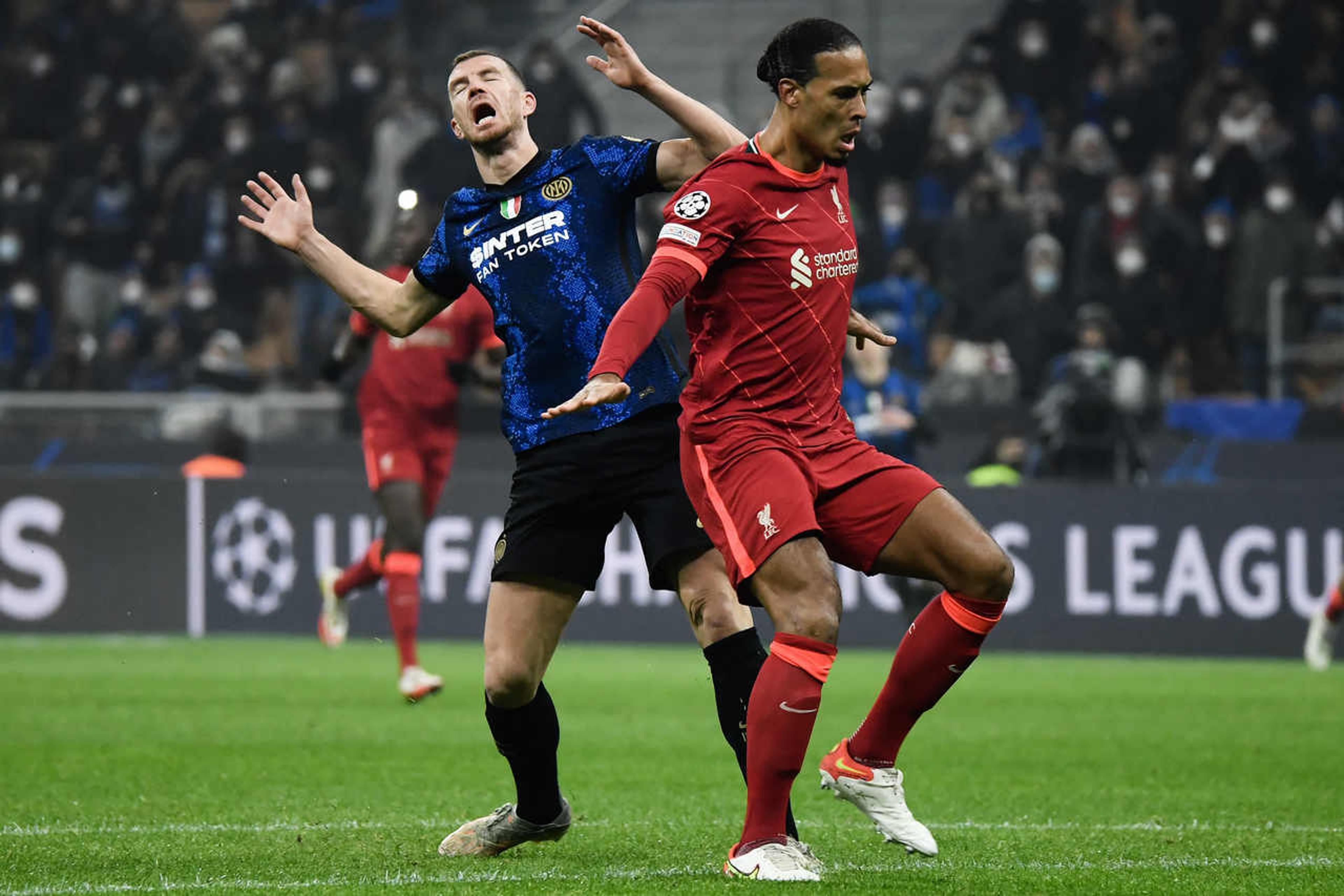 Melhor em campo no triunfo do Liverpool, Van Dijk celebra resultado: ‘Vitória merecida’