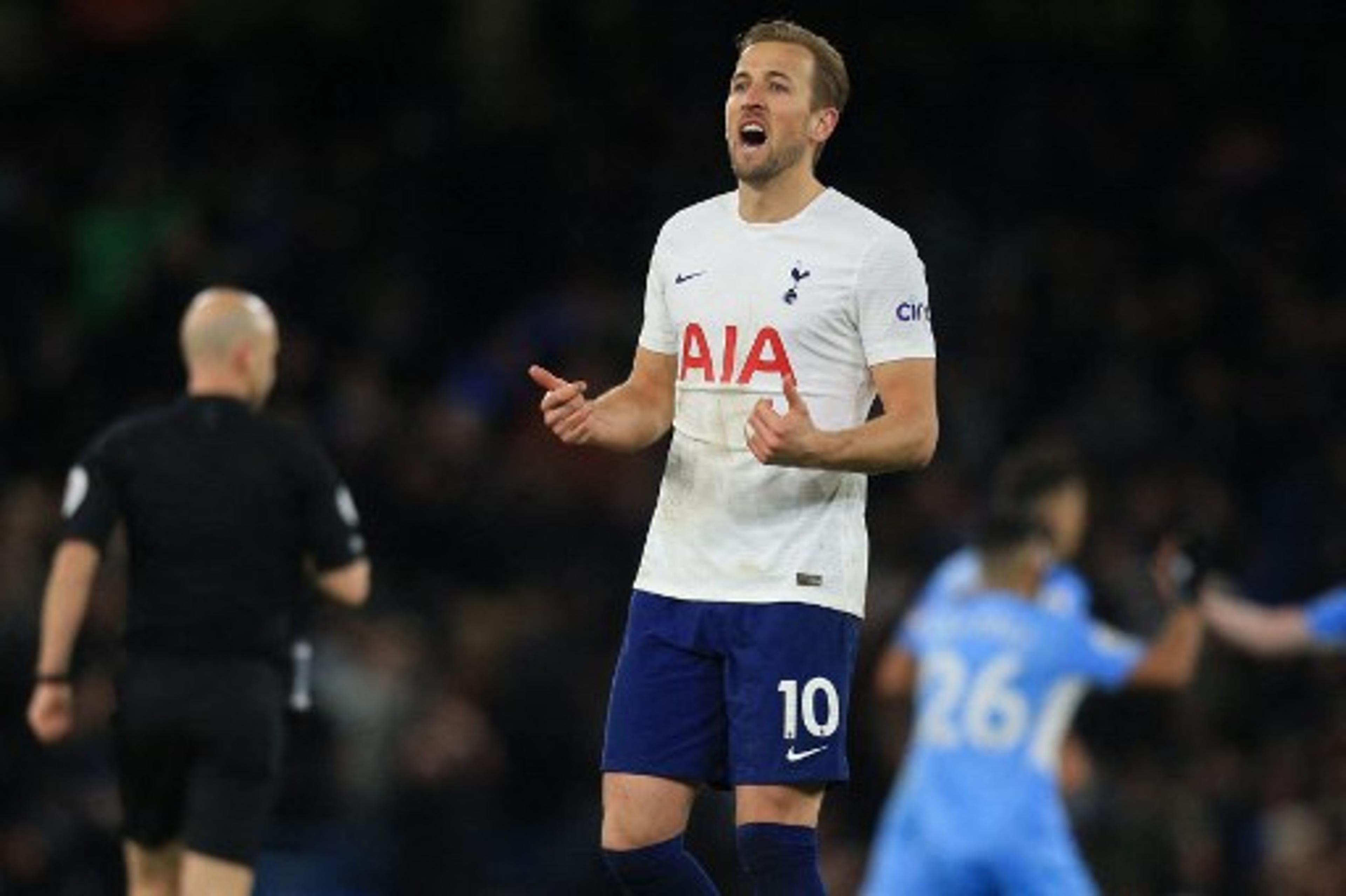 Kane brilha, e Tottenham vence o Manchester City em jogo de reviravoltas e gols nos acréscimos