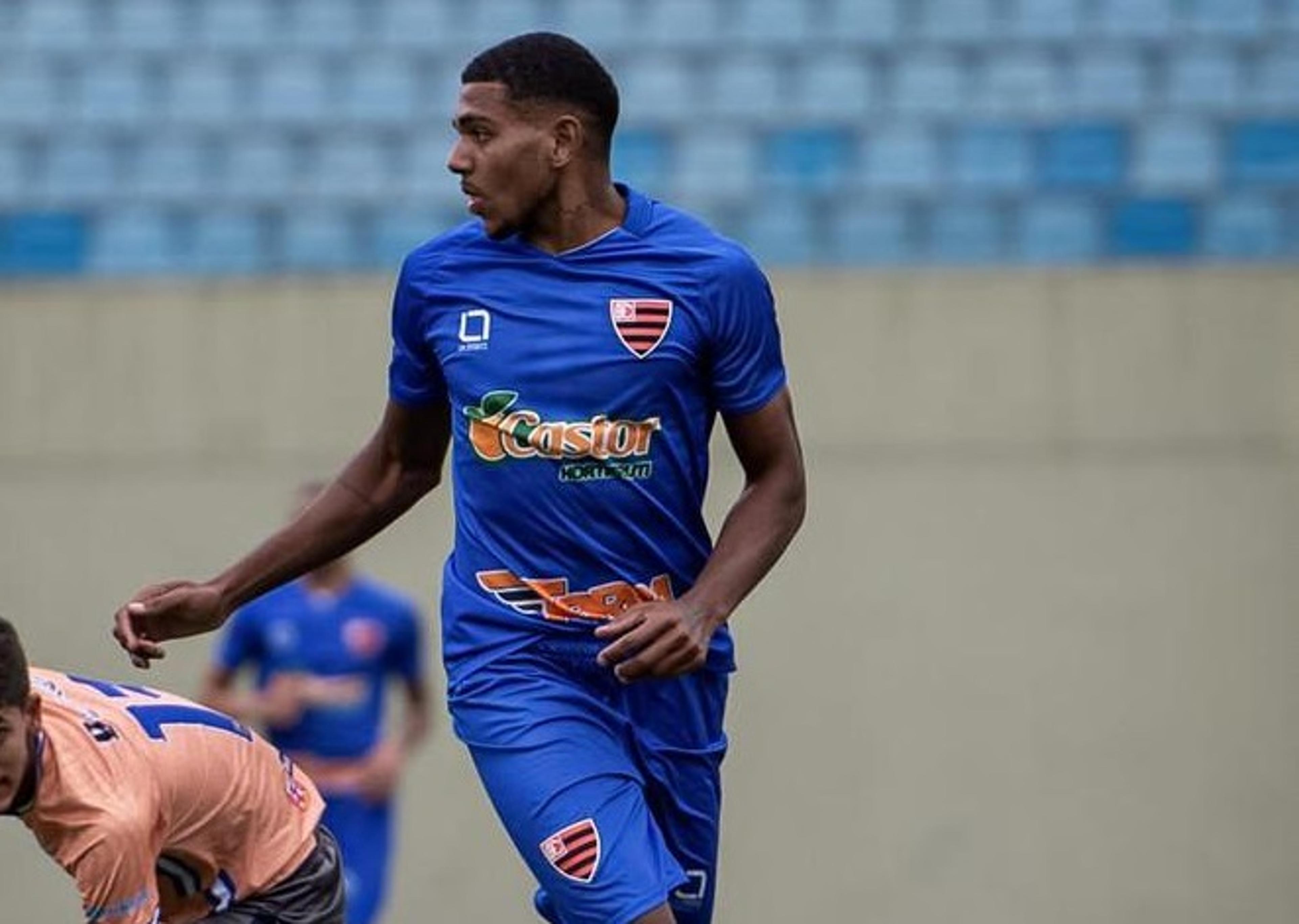 Artilheiro da Copa São Paulo, Popó comemora primeiro gol no profissional