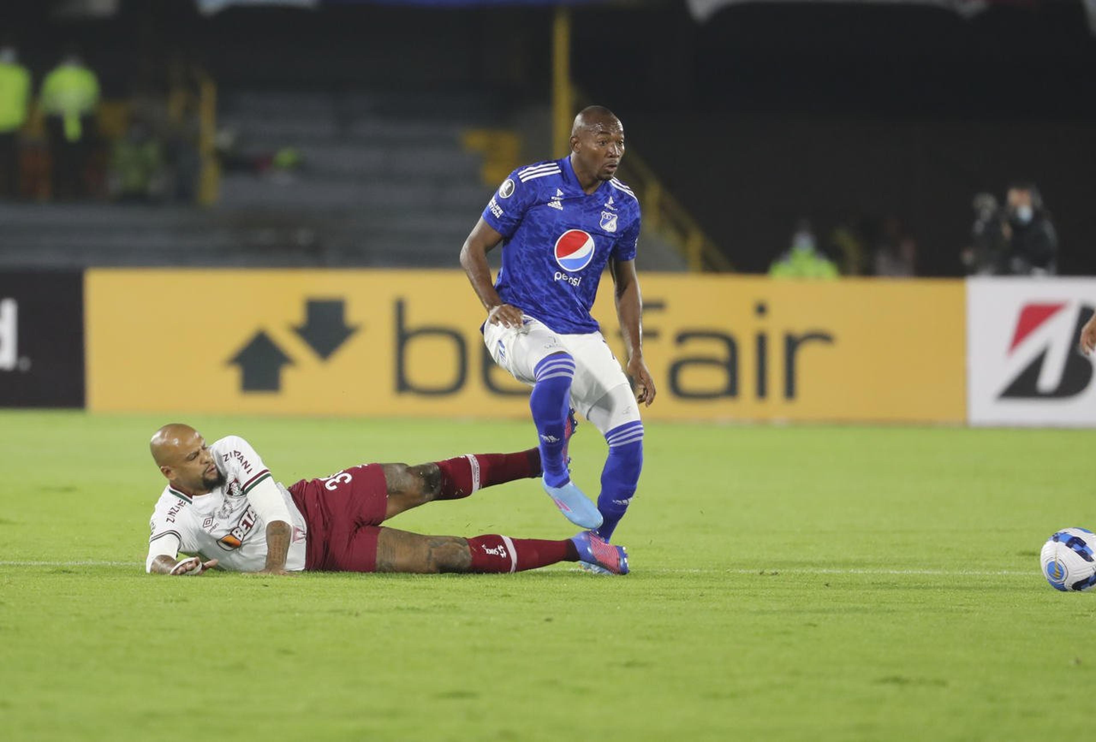 Vaiado, Felipe Melo provoca torcida do Millonarios em vitória do Fluminense na Libertadores