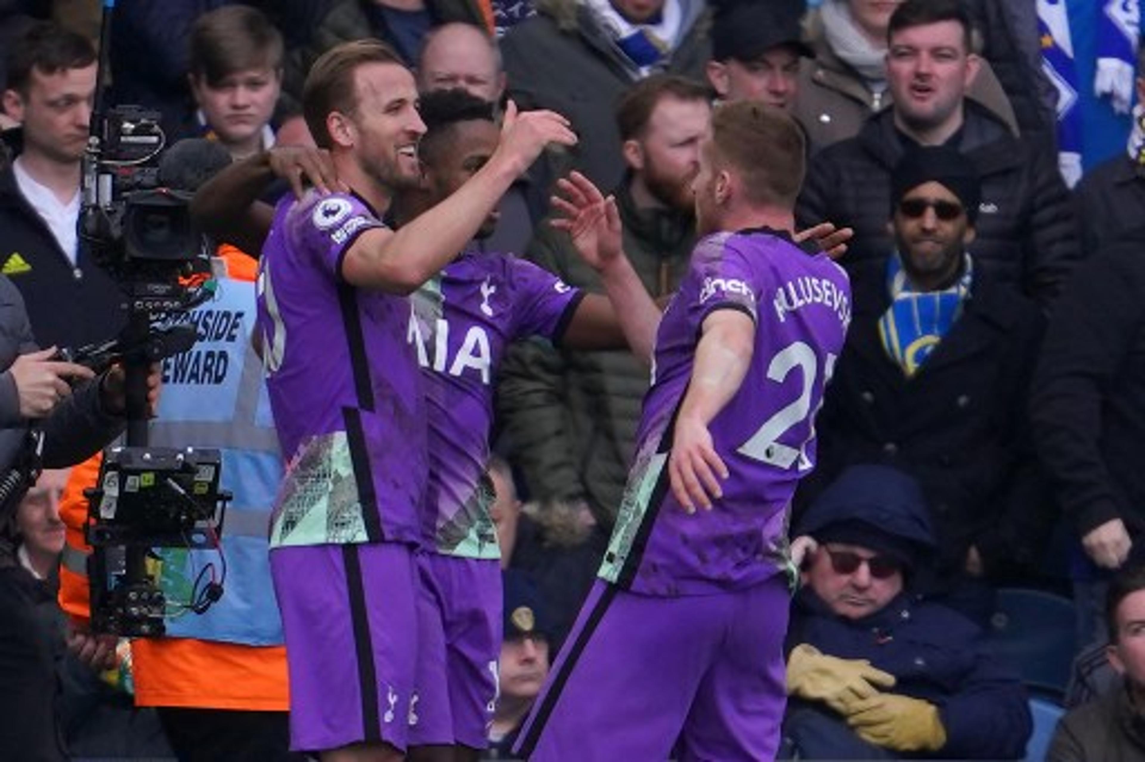 Tottenham goleia, volta a sonhar com G4 e afunda o Leeds