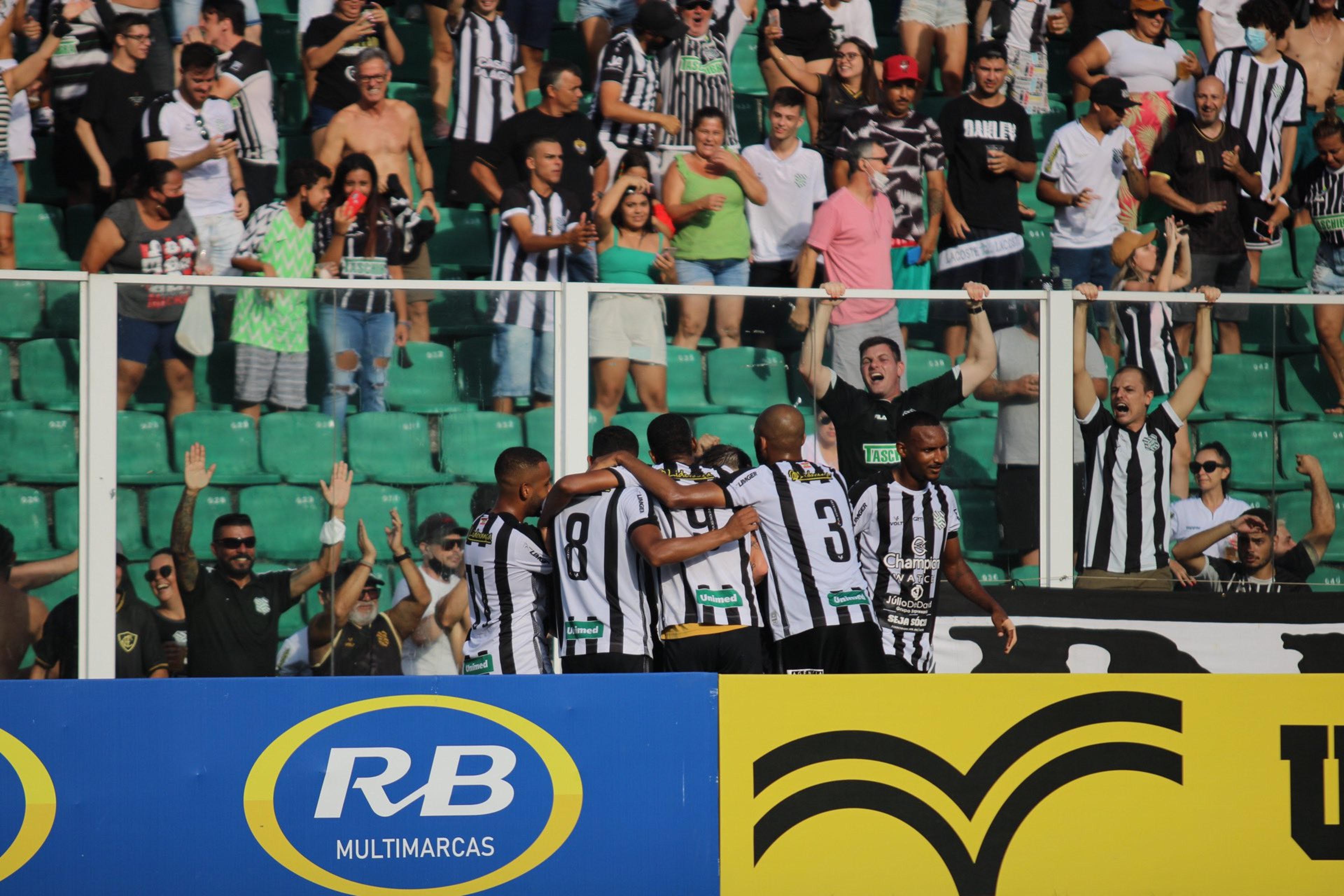 Gol contra e expulsões: Figueirense goleia Avaí e sobe na tabela do Catarinense