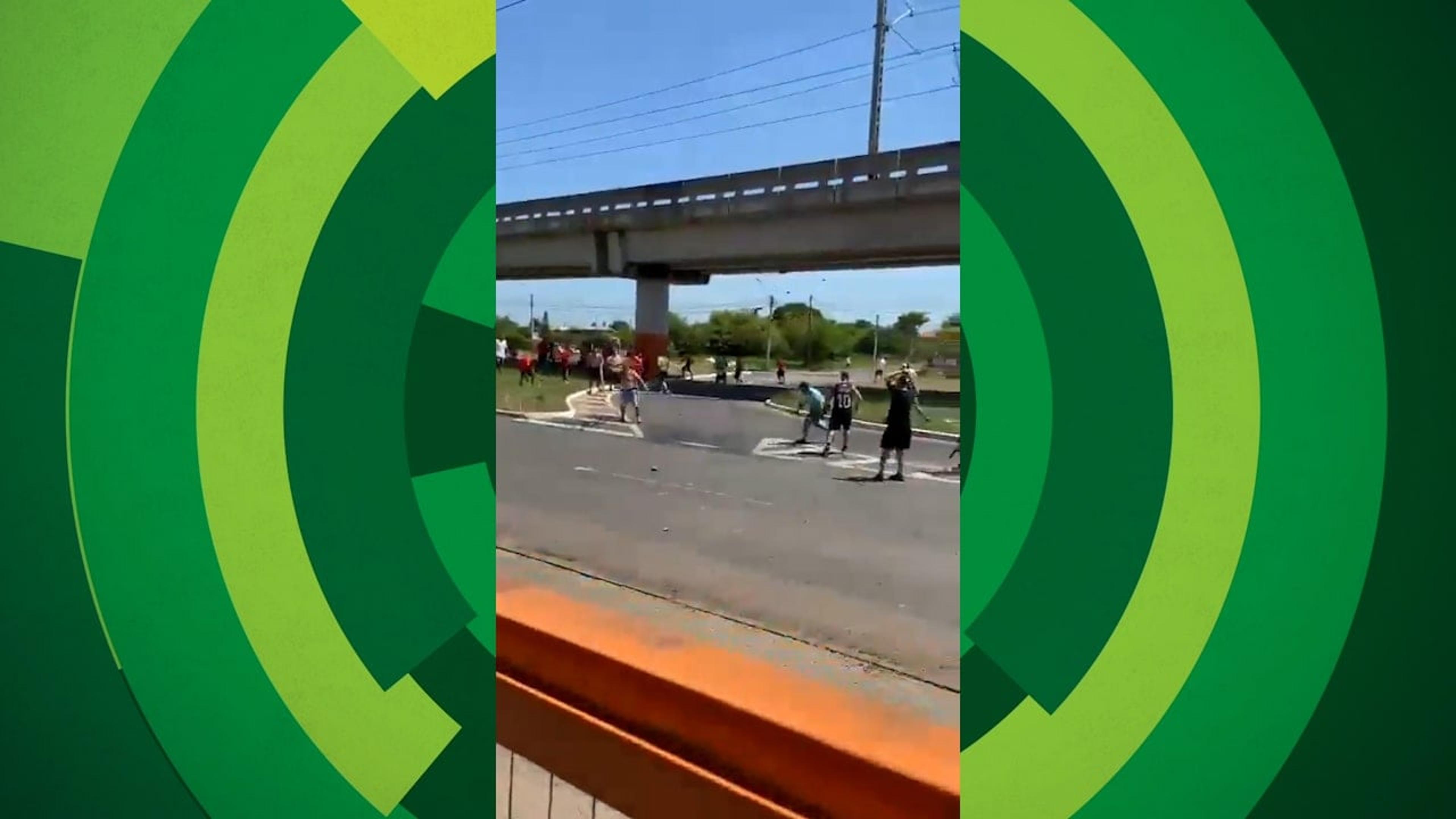 VÍDEO: Torcedores de Grêmio e Internacional entram em confronto em Novo Hamburgo