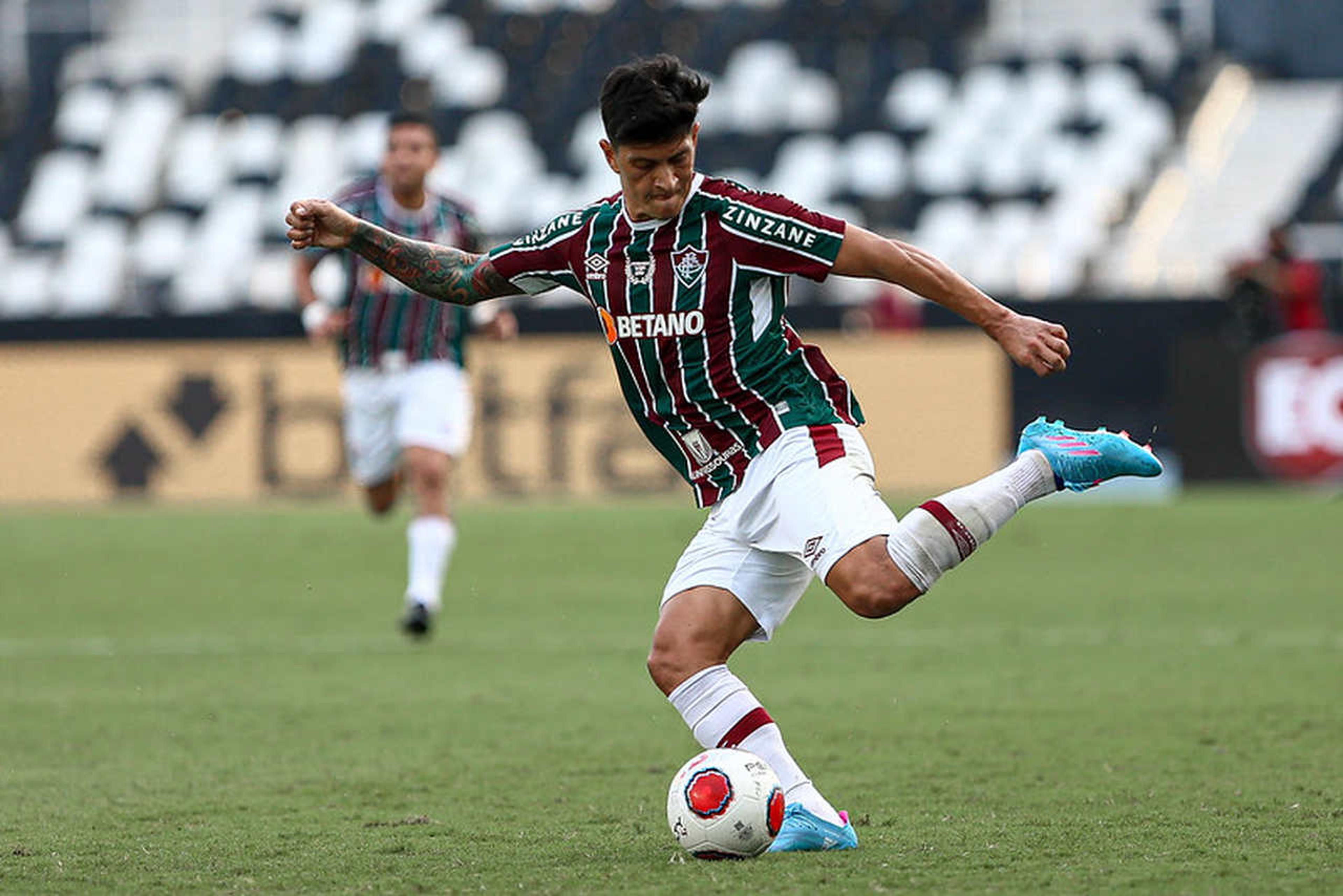 Artilheiro, carrasco e titular: Cano ganha espaço no time e pode ajudar Fluminense a crescer na Libertadores