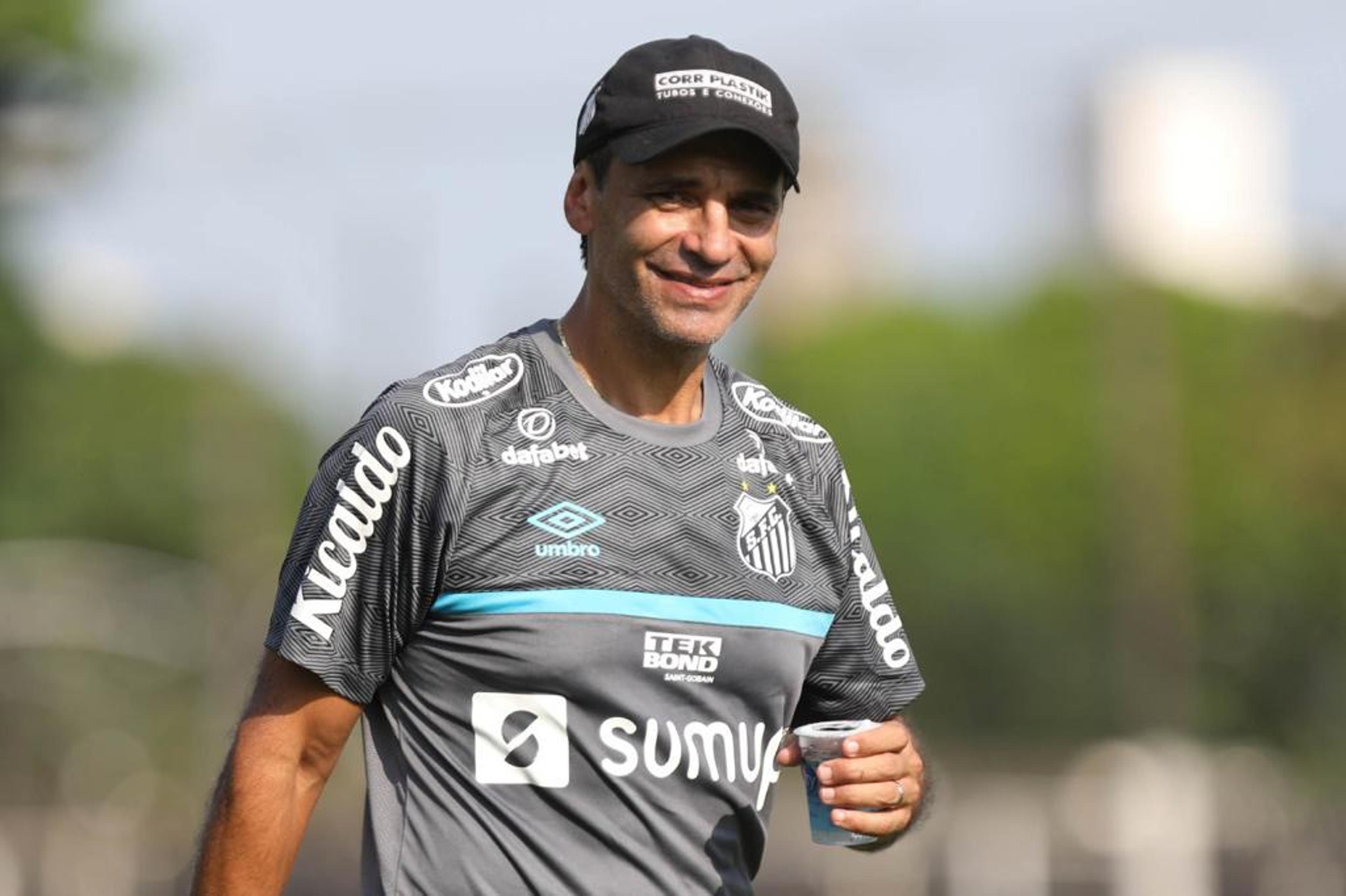 Santos quita dívida com Bustos e aguarda queda do transfer ban