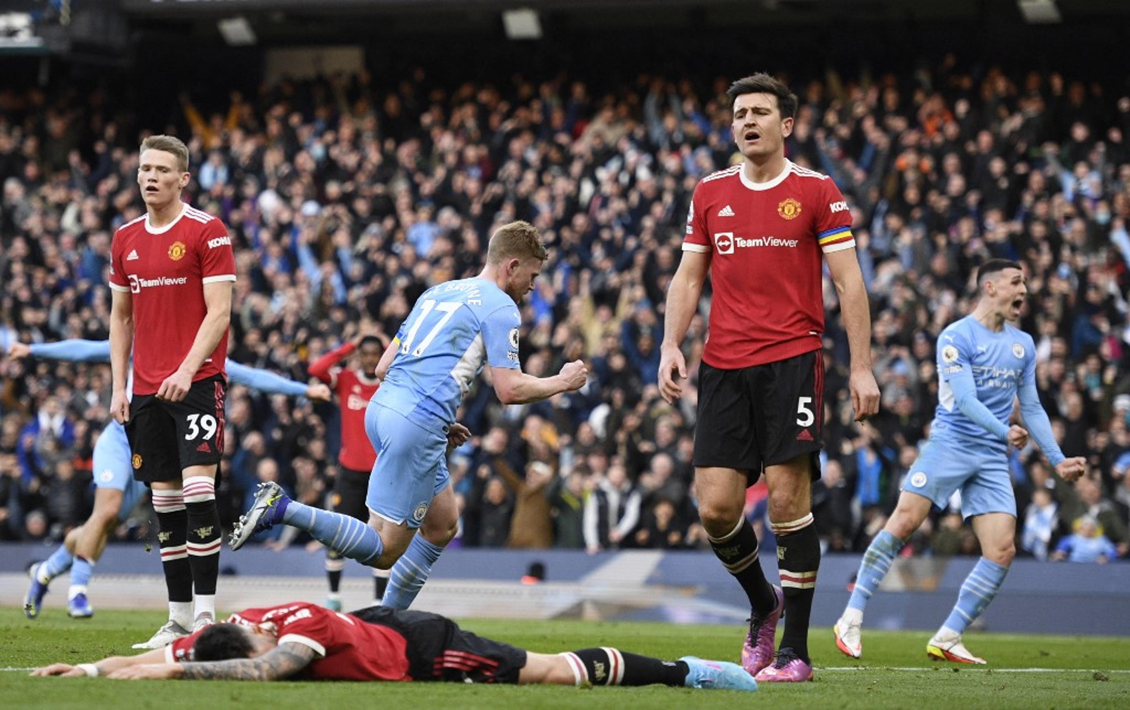 De Bruyne e Mahrez dão show e Manchester City vence o clássico contra o Manchester United