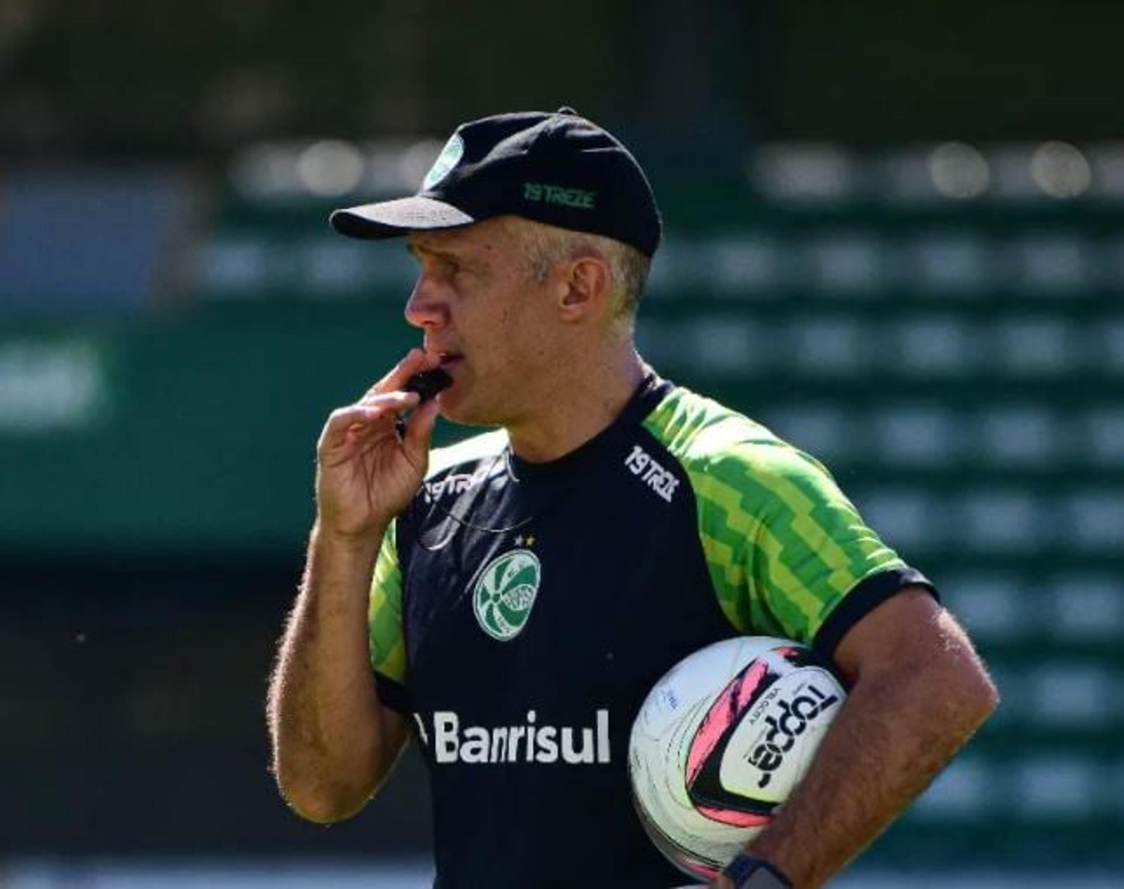 Entre erros e acertos do Juventude, Eduardo Baptista mira duelo contra o Botafogo pelo Brasileirão