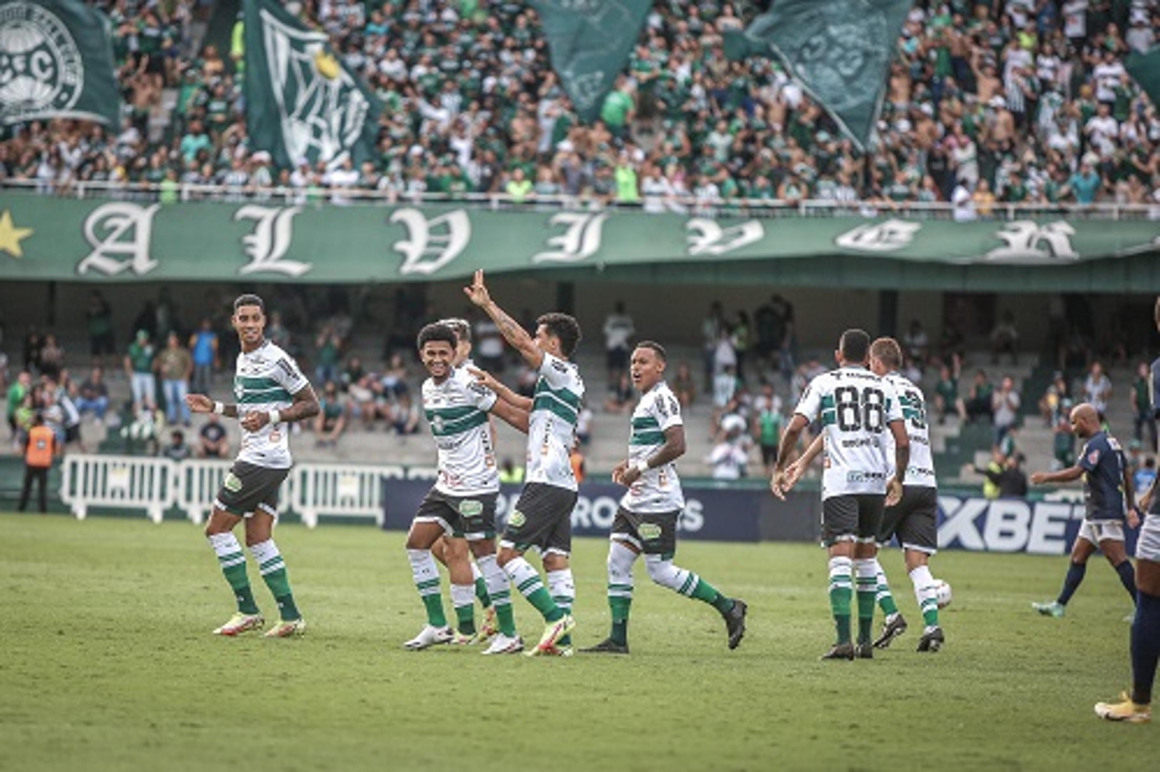 Coritiba vence Cianorte novamente e avança para a semifinal do Paranaense